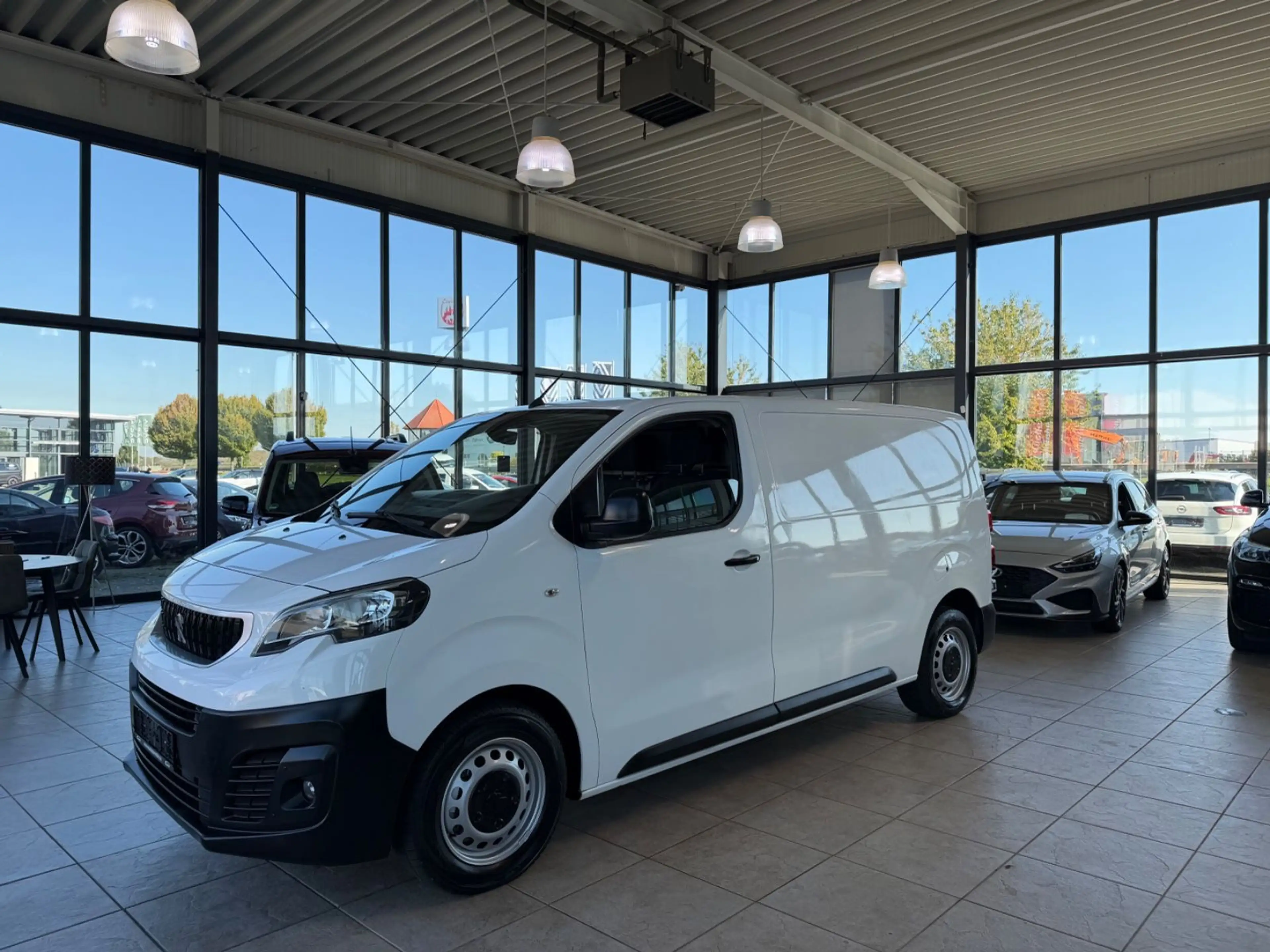 Peugeot Expert Premium L2 Isolierkastenwagen — photo 3
