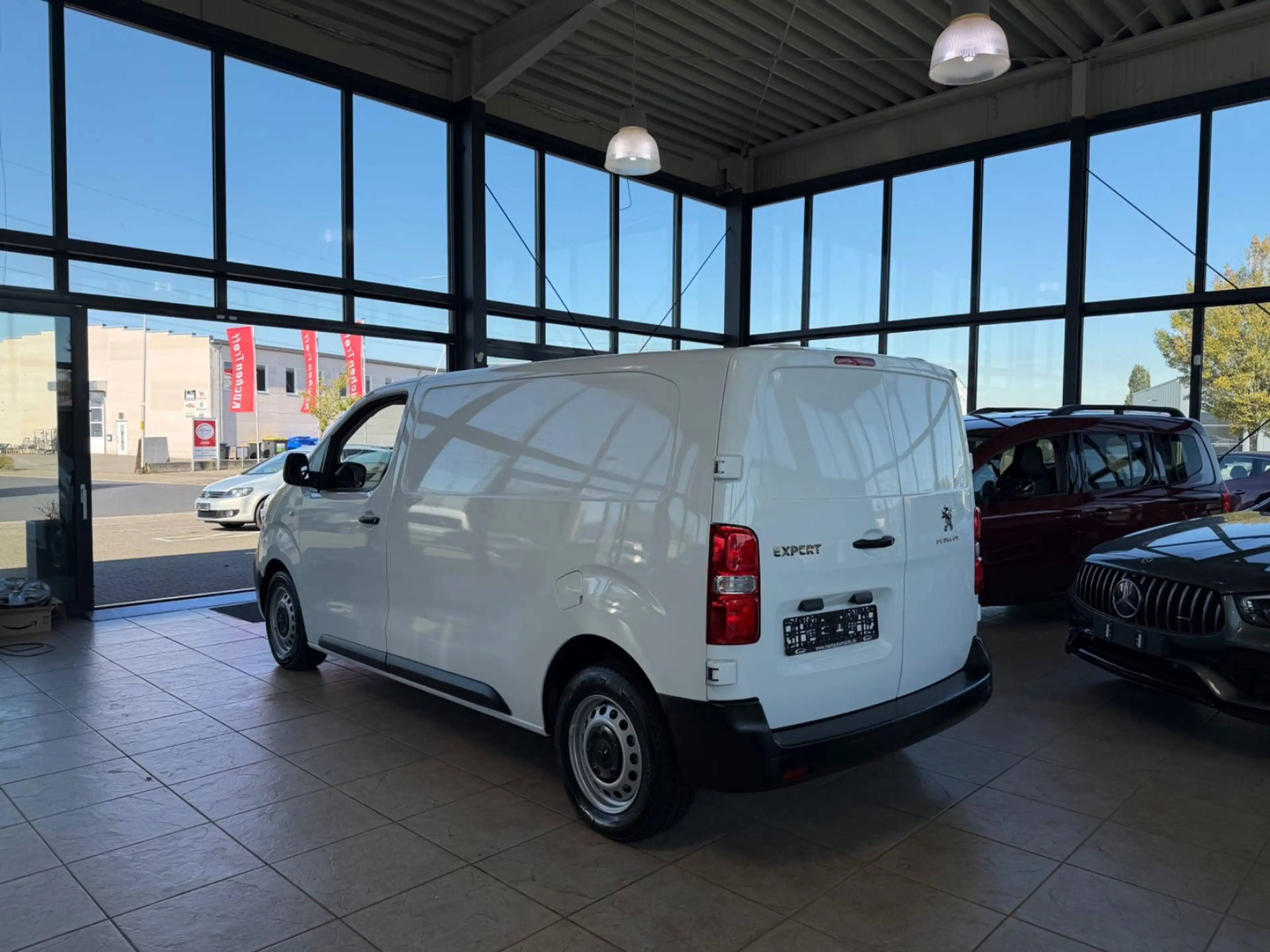 Peugeot Expert Premium L2 Isolierkastenwagen — photo 5