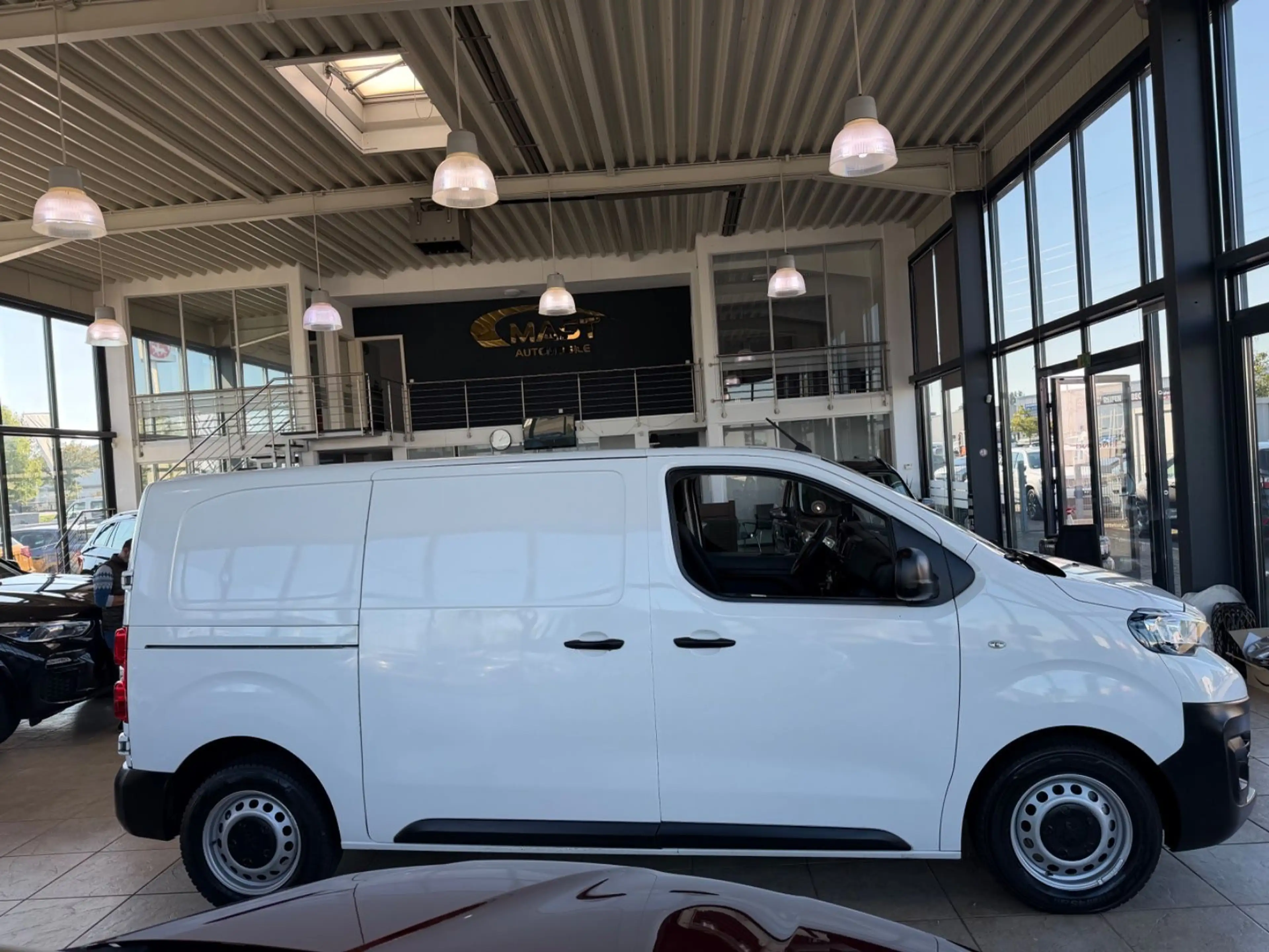 Peugeot Expert Premium L2 Isolierkastenwagen — photo 10