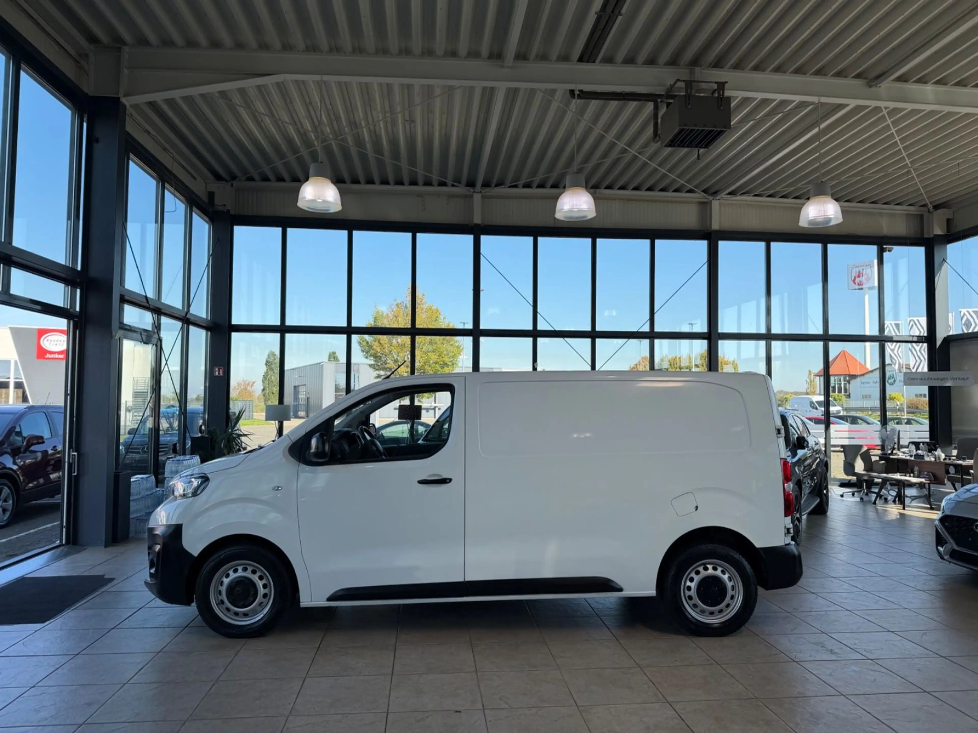 Peugeot Expert Premium L2 Isolierkastenwagen — photo 4