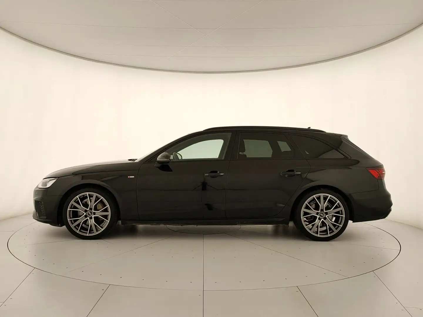 Audi A4 Avant 40 TDI quattro S tronic S line edition Zwart - 2