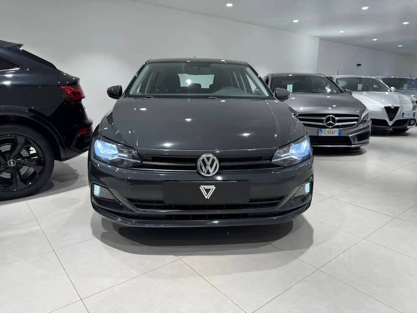 Volkswagen Polo Polo VI 2017 5p 1.0 mpi Comfortline 65cv Grigio - 2