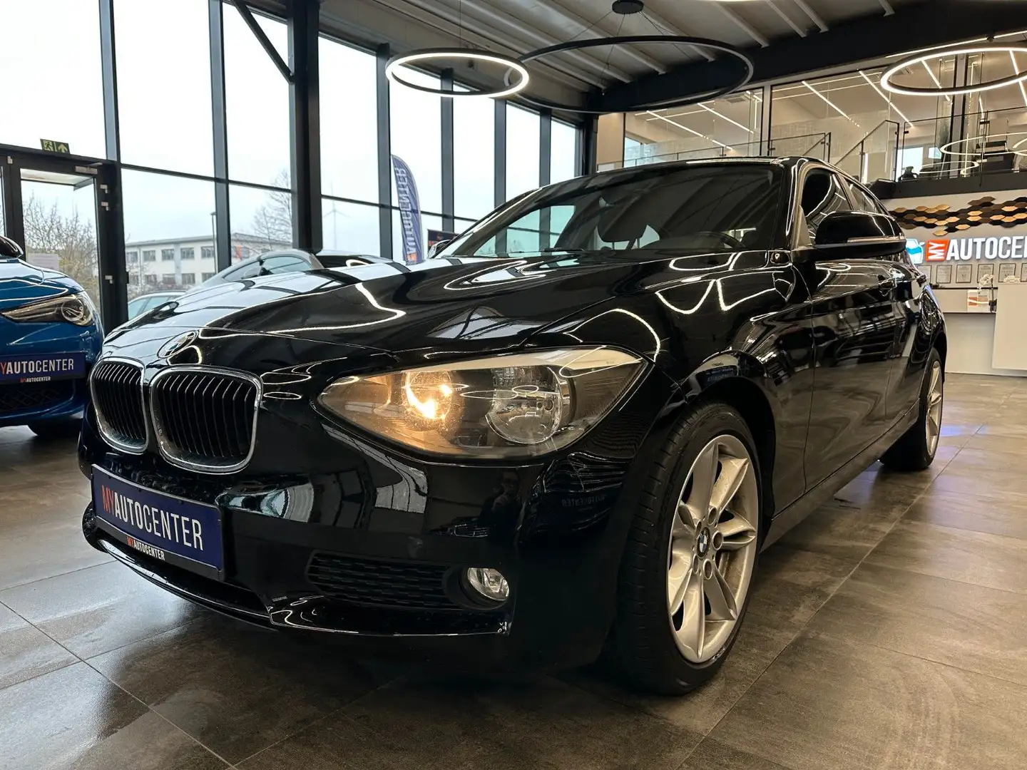 BMW 114 i Limousine 5-trg. *Klima*SHZ*Scheckheft*TÜV Noir - 2