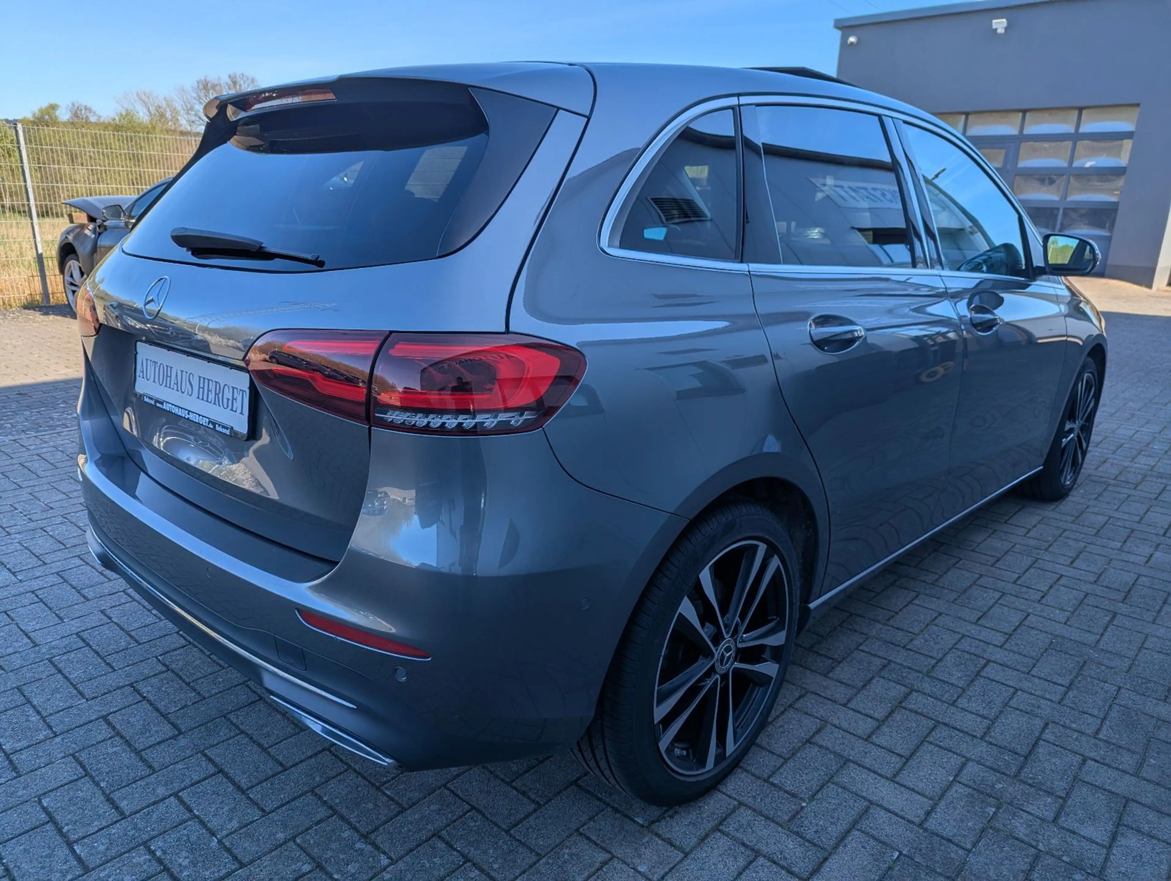 Mercedes-Benz B 220 d 8G-DCT Progressive — photo 4