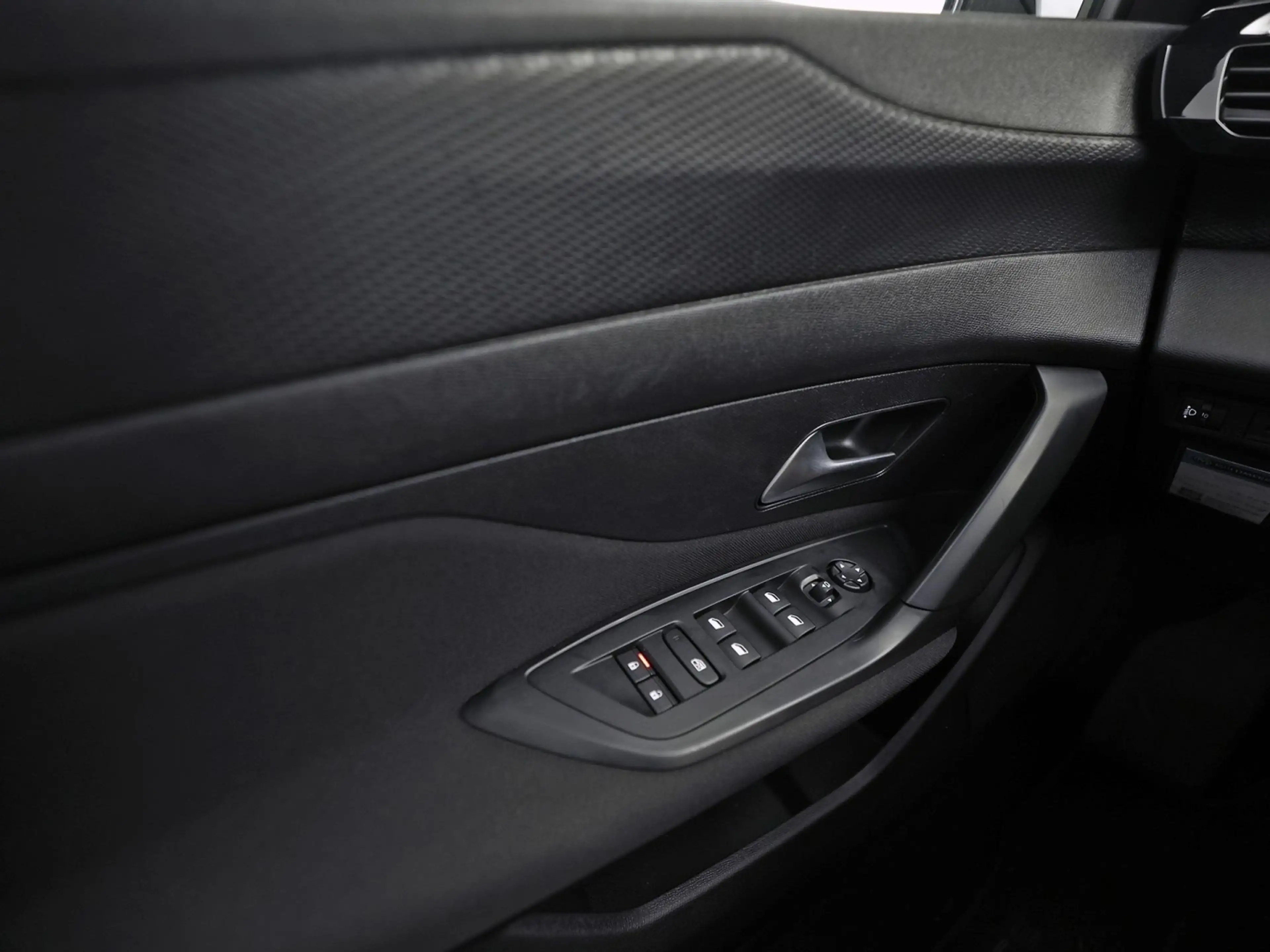 Peugeot 308 SW 1.2 PureTech Active Sport (VIRTUAL COCKPIT, APP — photo 24
