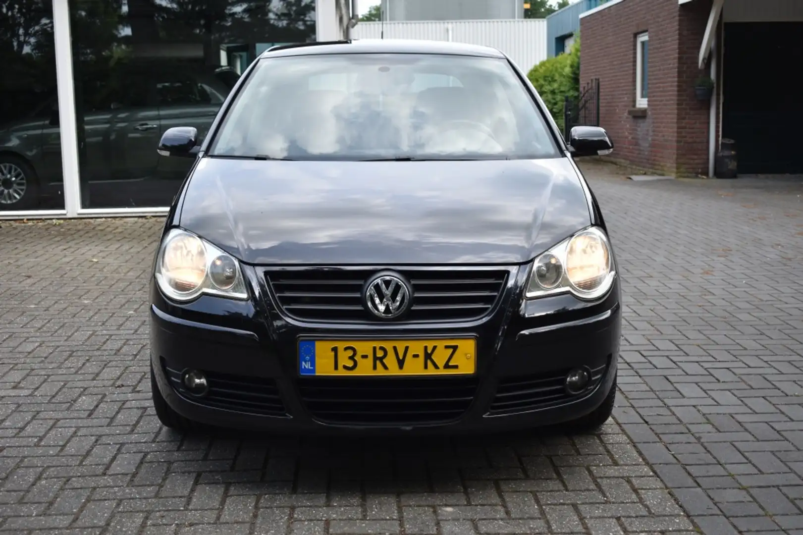 Volkswagen Polo 1.4-16V FSI Sportline CLIMA CRUISE LMV Zwart - 2