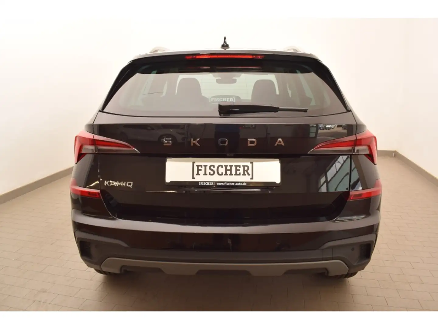 Skoda Kamiq 1.5TSI DSG Selection Matrix Navi AHK Rear View Schwarz - 2