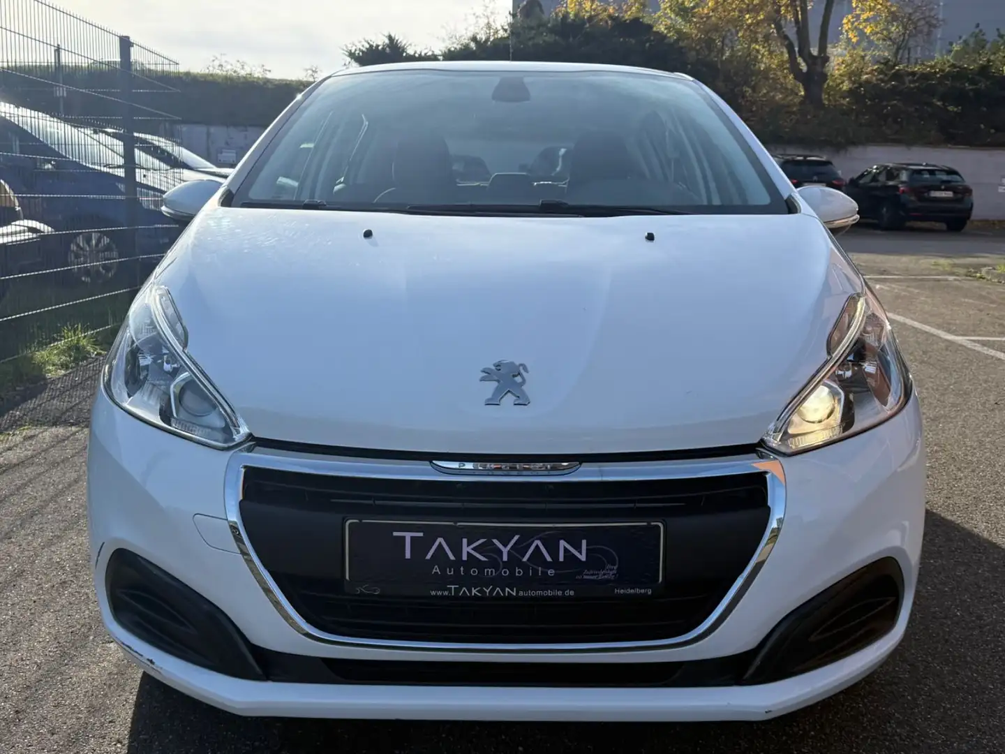 Peugeot 208 Active / 2.Hand / Klima / S-Heft Weiß - 2