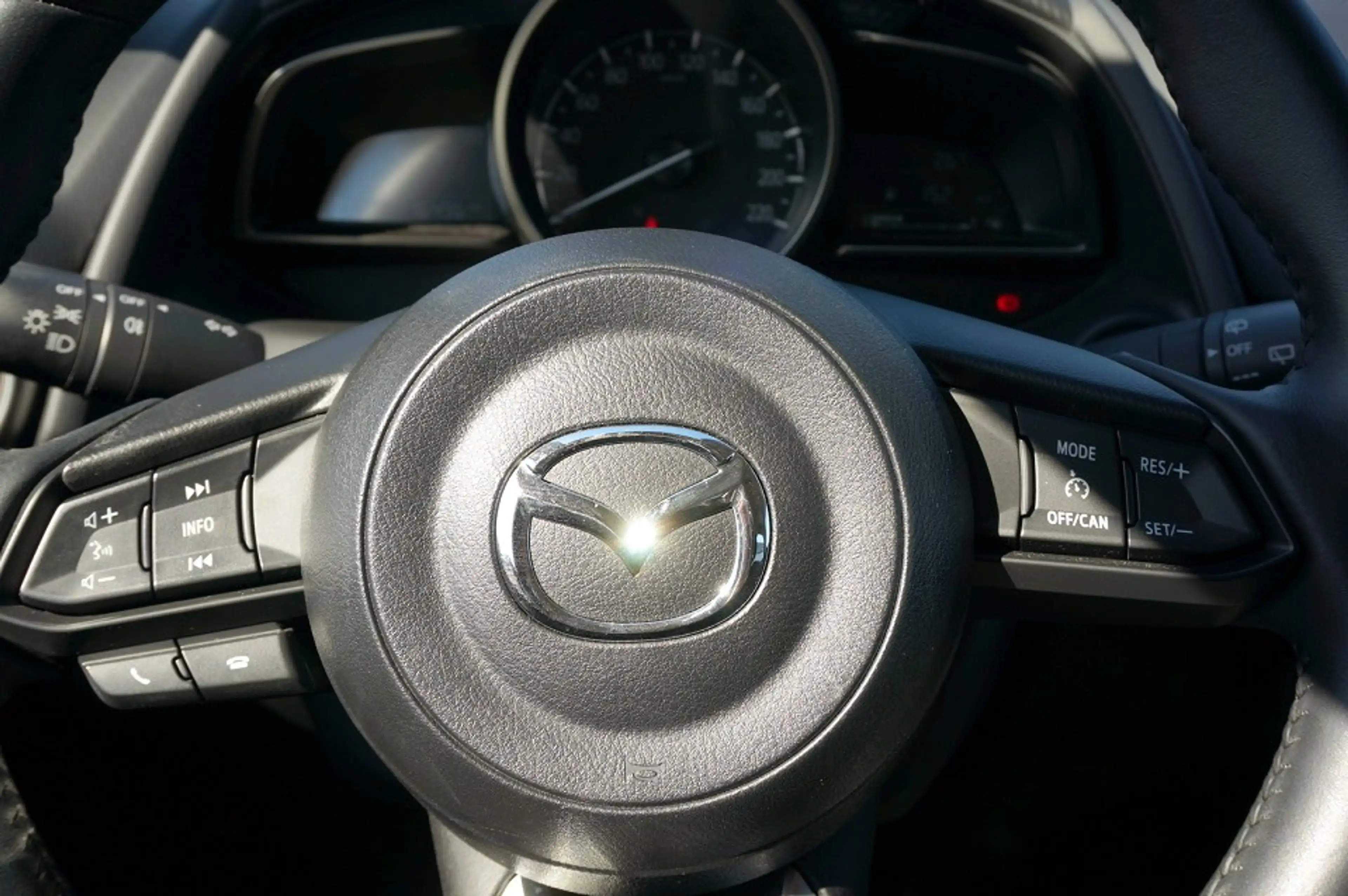 Mazda 2 CenterLine | Skyactiv-G 75 Center-Line — photo 9