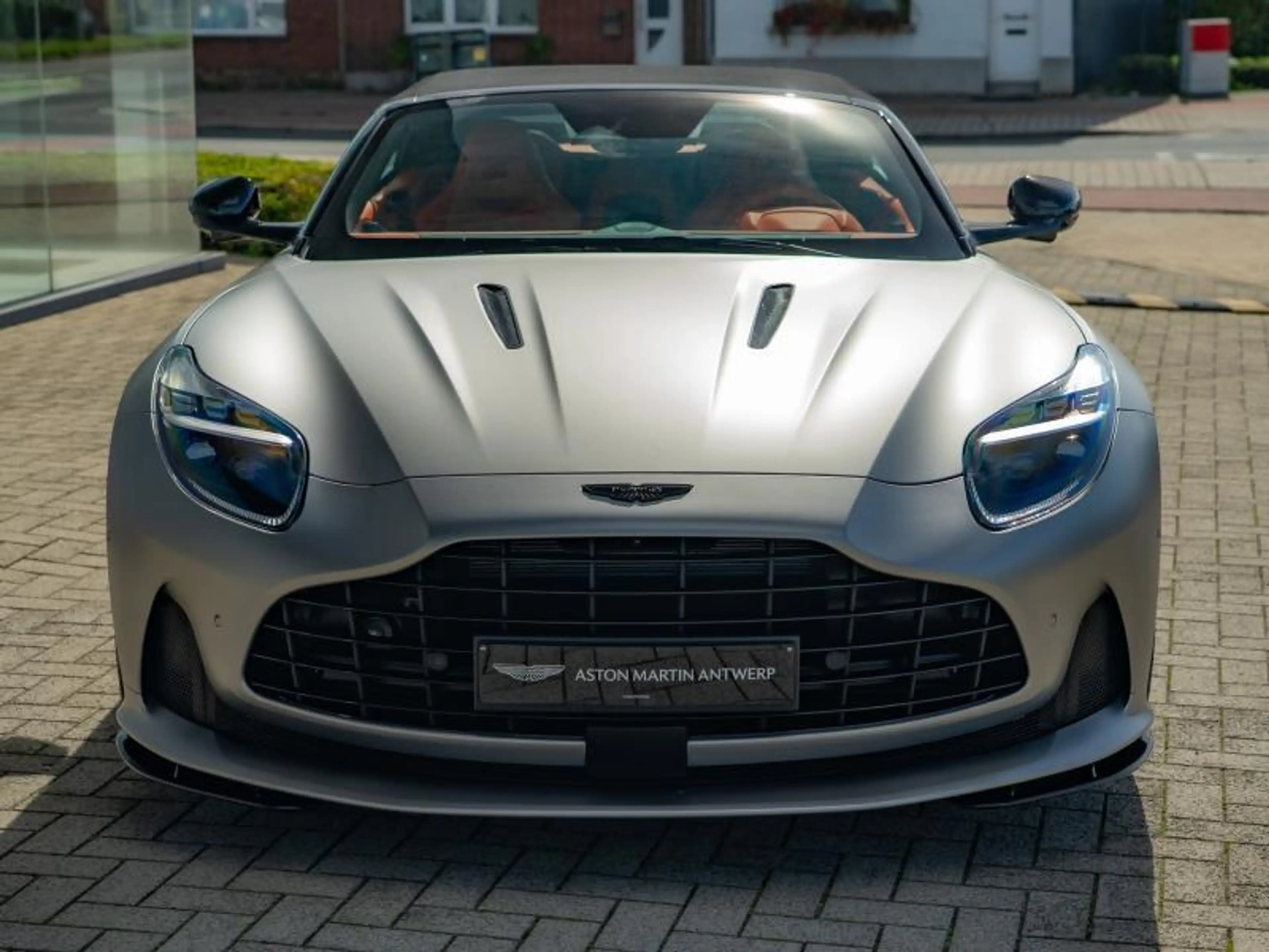 Aston Martin DB12 Volante — photo 2