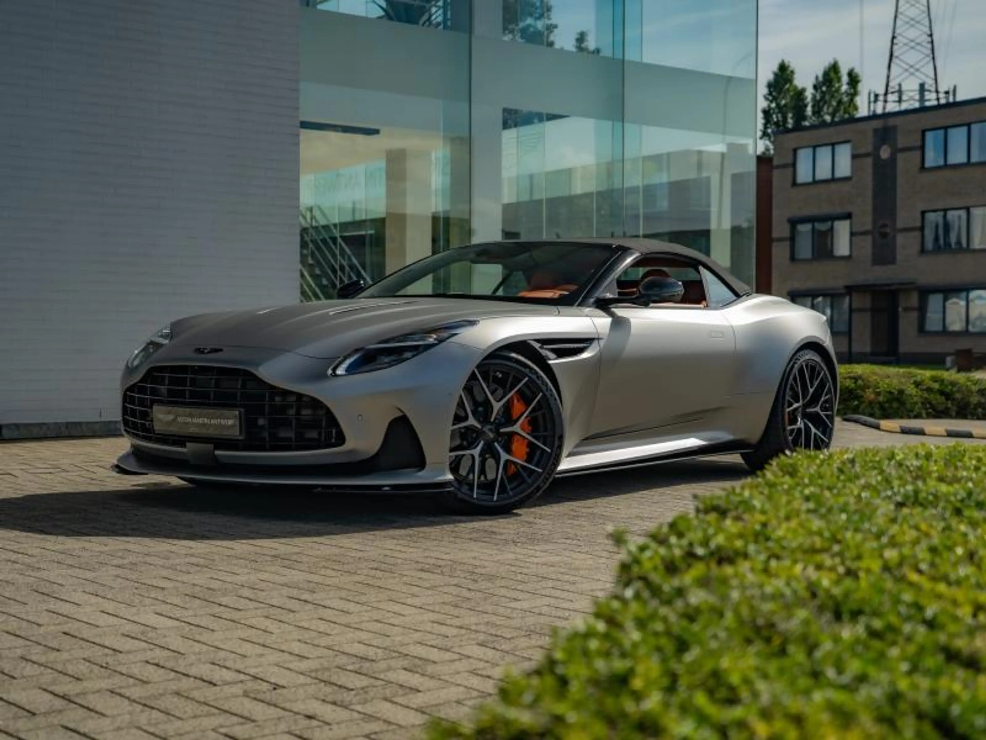 Aston Martin DB12 Volante