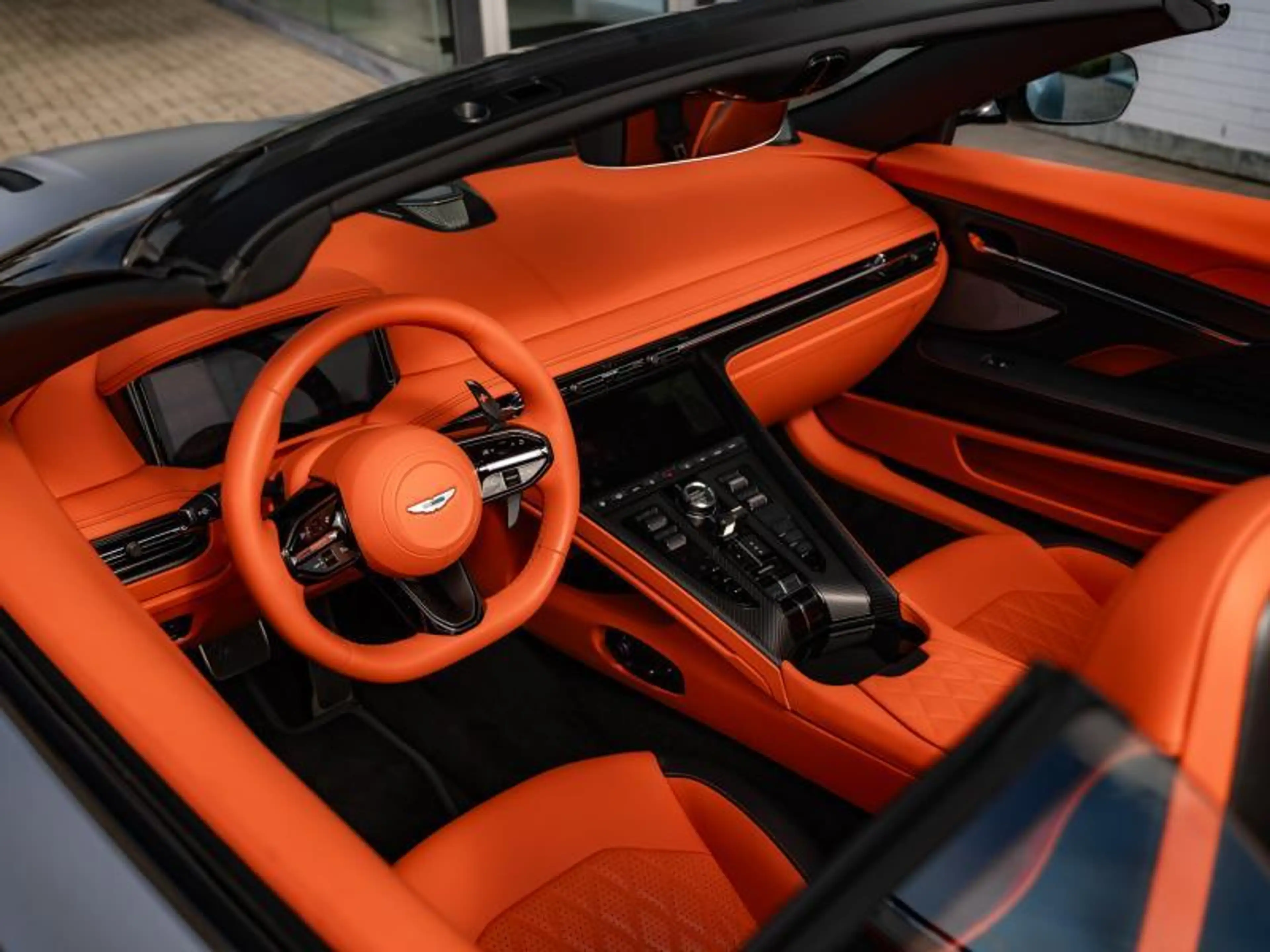 Aston Martin DB12 Volante — photo 6
