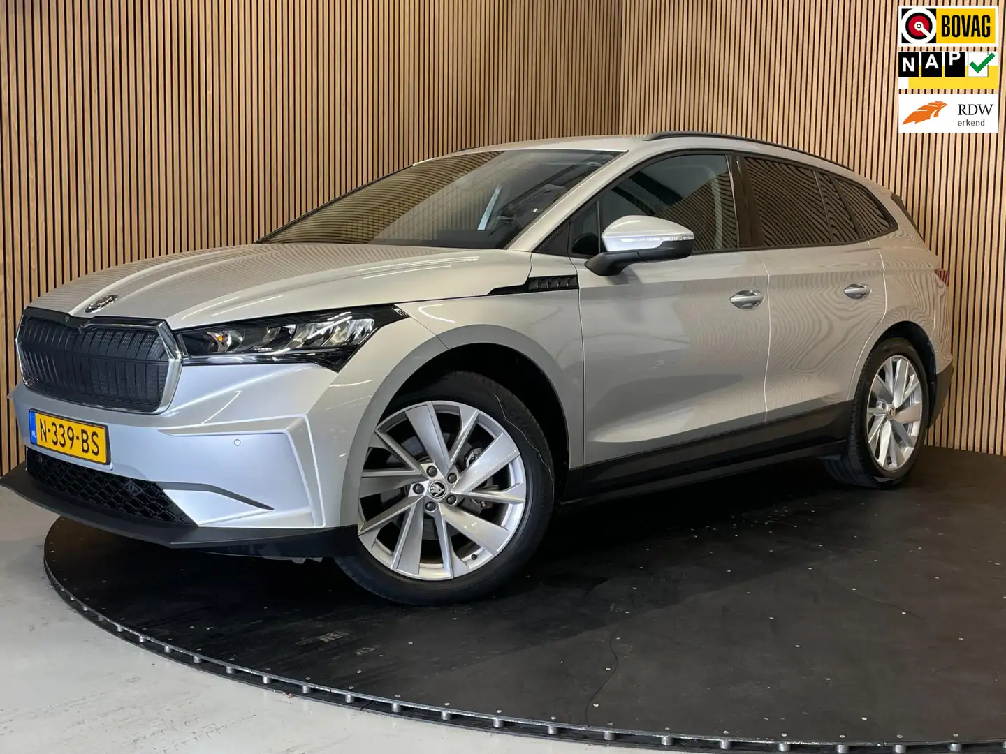 Skoda Enyaq iV 60|TREKHAAK|VOLLEDER|STOEL-, STUURVERW.|ELEK. I Gris - 1