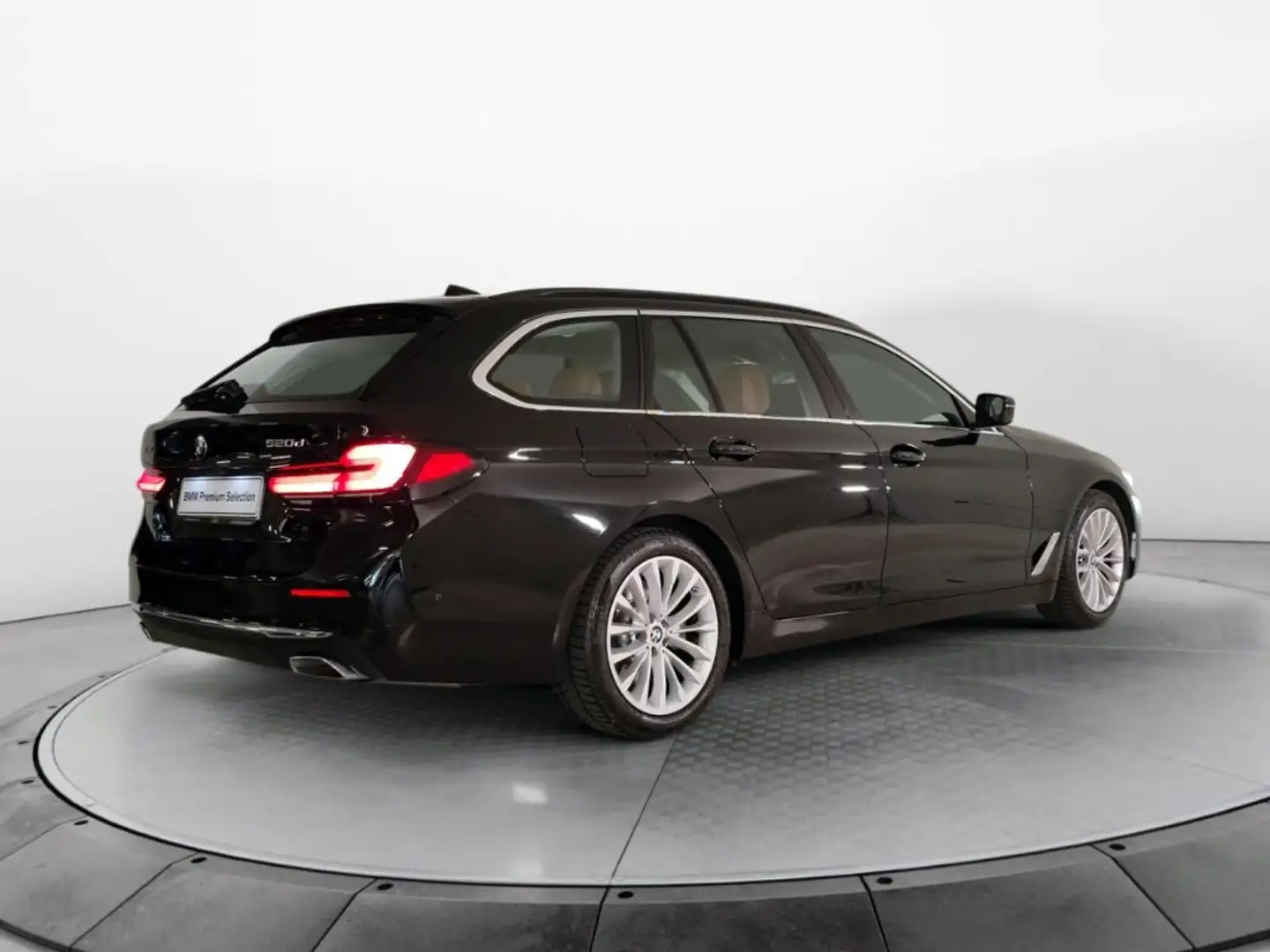 BMW 520 d 48V xDrive Touring Luxury Nero - 2