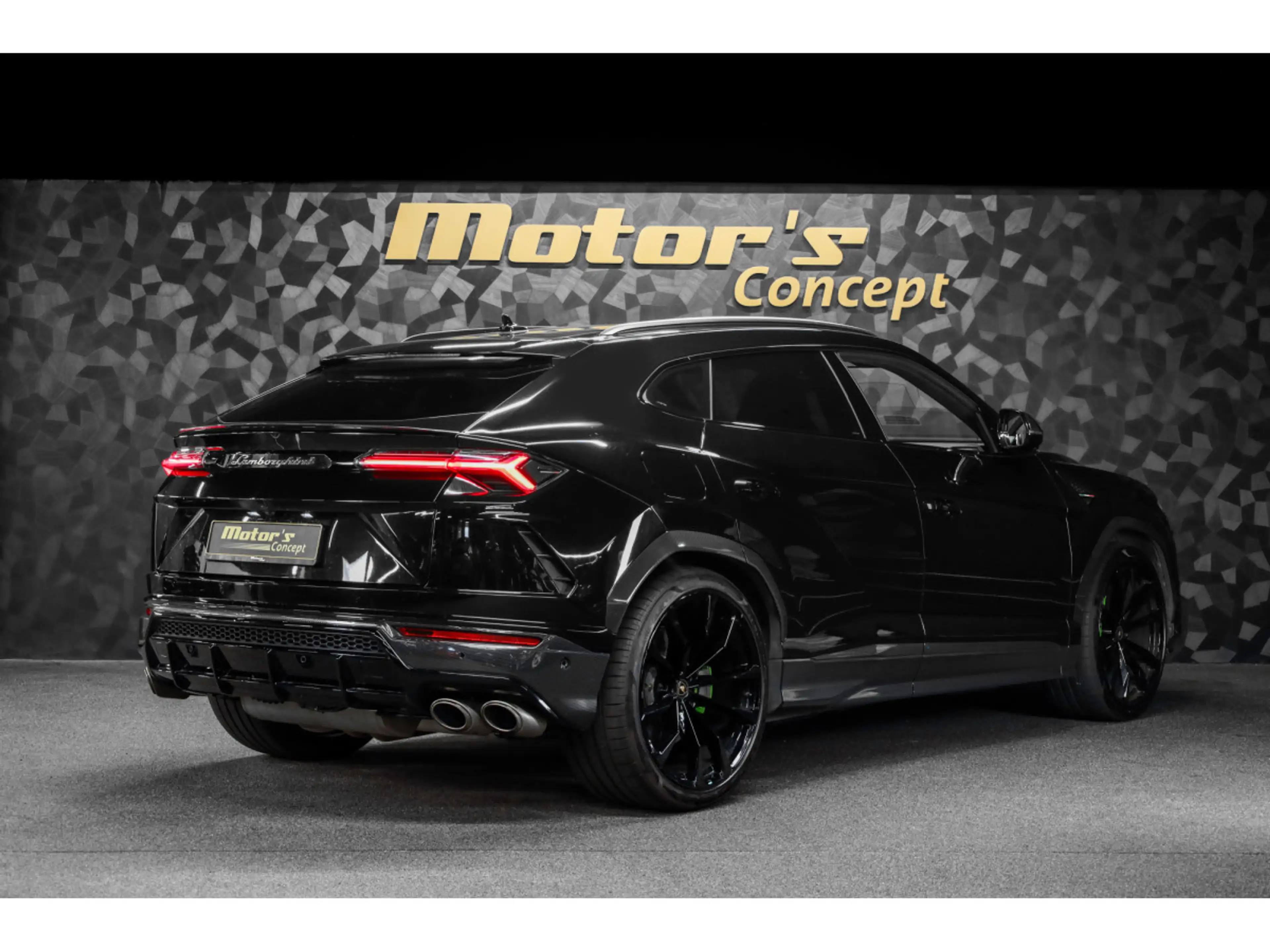 Lamborghini Urus V8 - NERO HELENE - AKRAPOVIC — photo 3