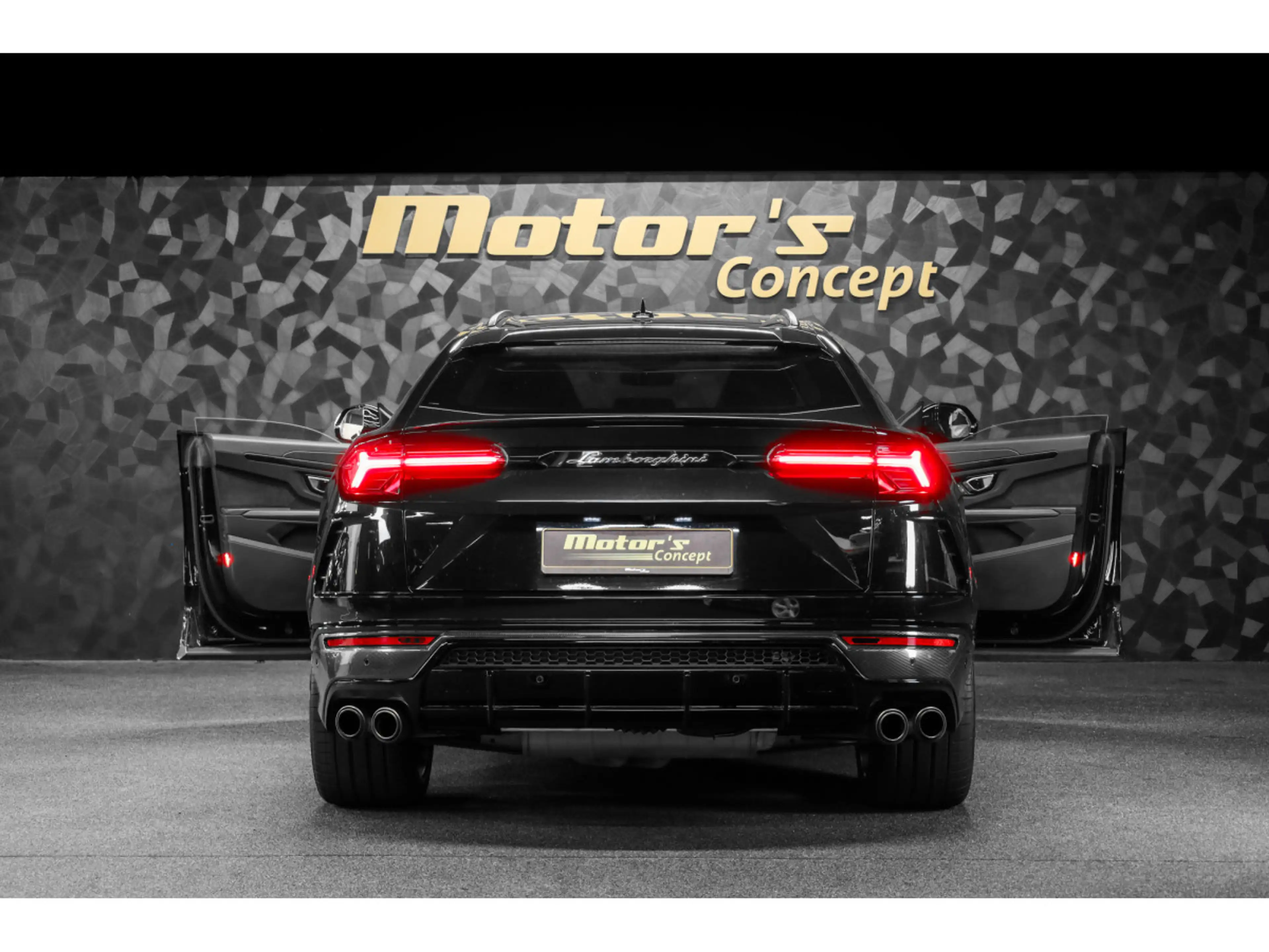Lamborghini Urus V8 - NERO HELENE - AKRAPOVIC — photo 5