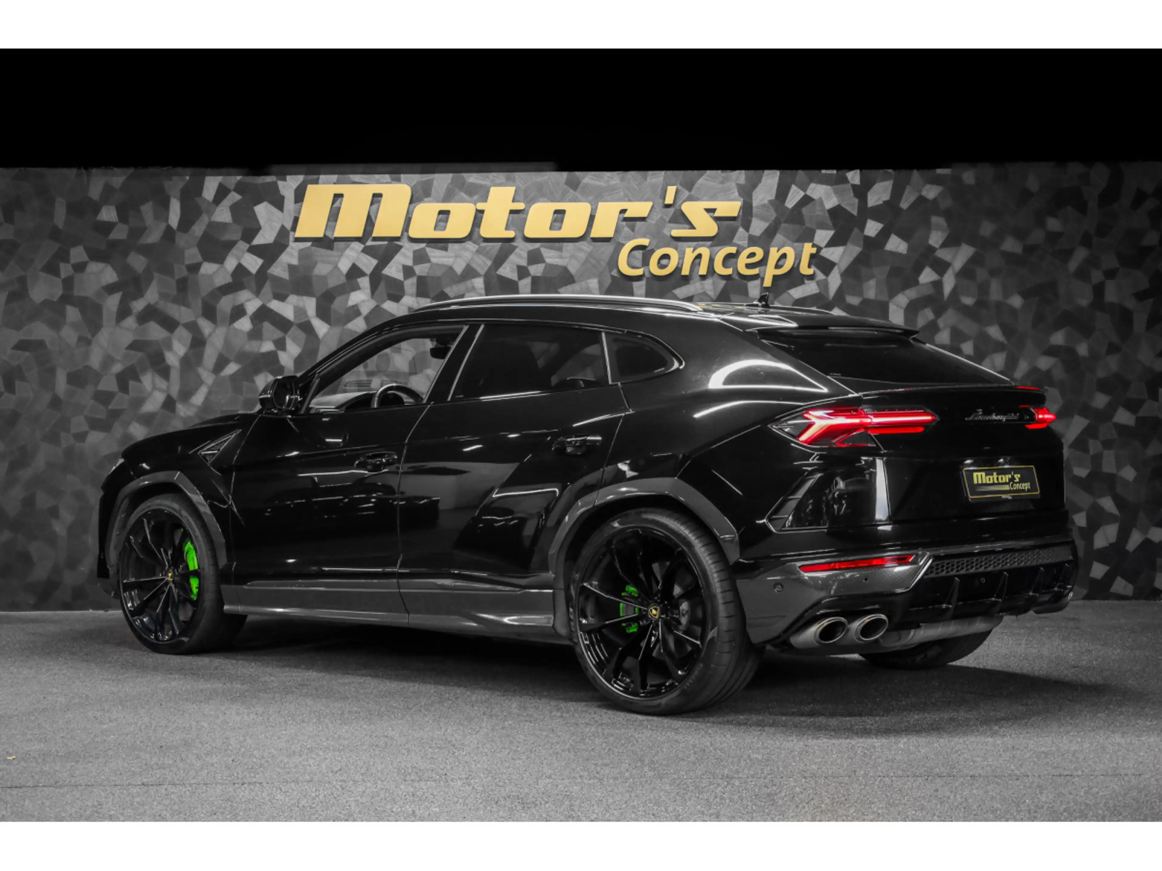Lamborghini Urus V8 - NERO HELENE - AKRAPOVIC — photo 7