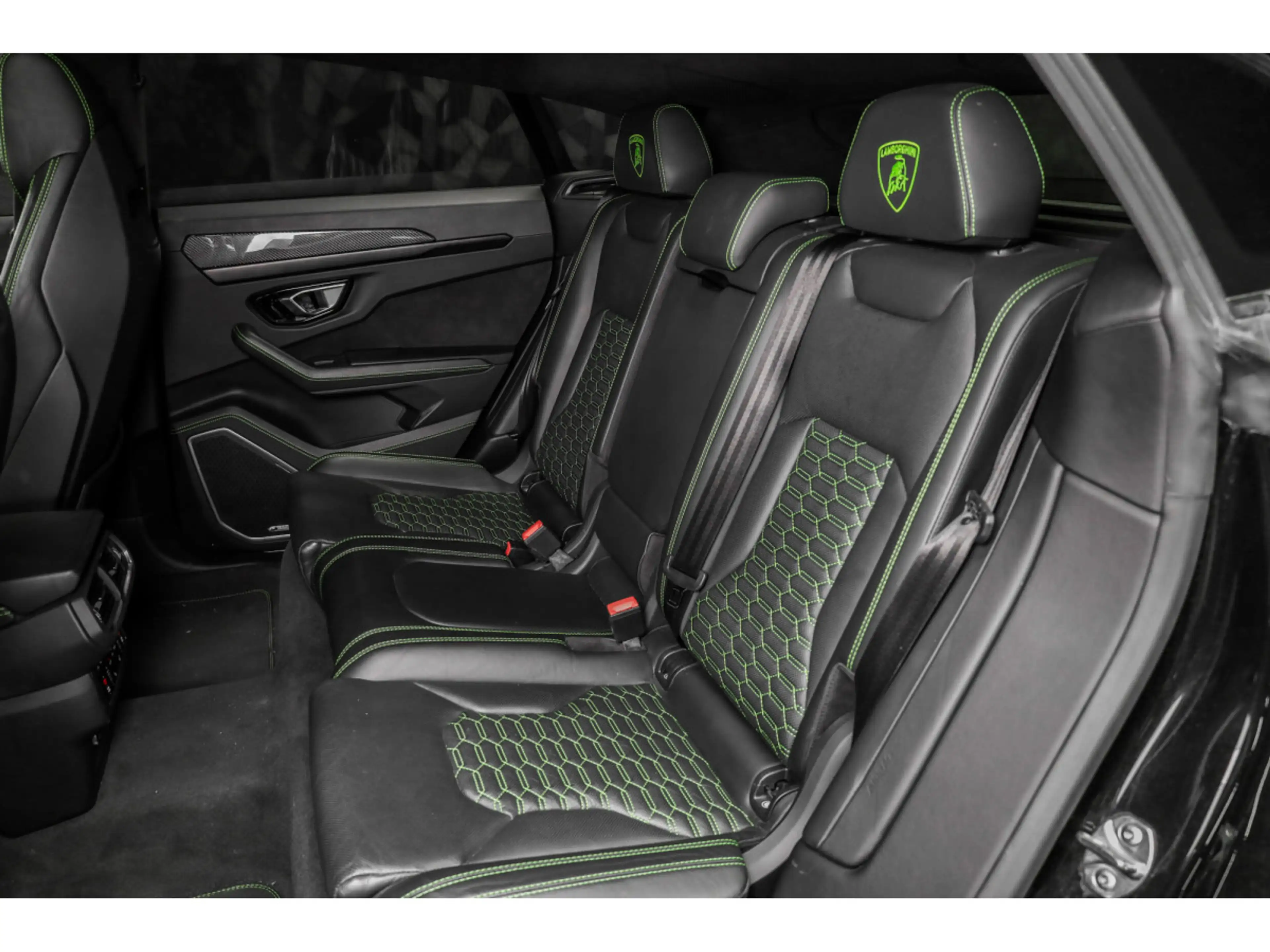 Lamborghini Urus V8 - NERO HELENE - AKRAPOVIC — photo 15