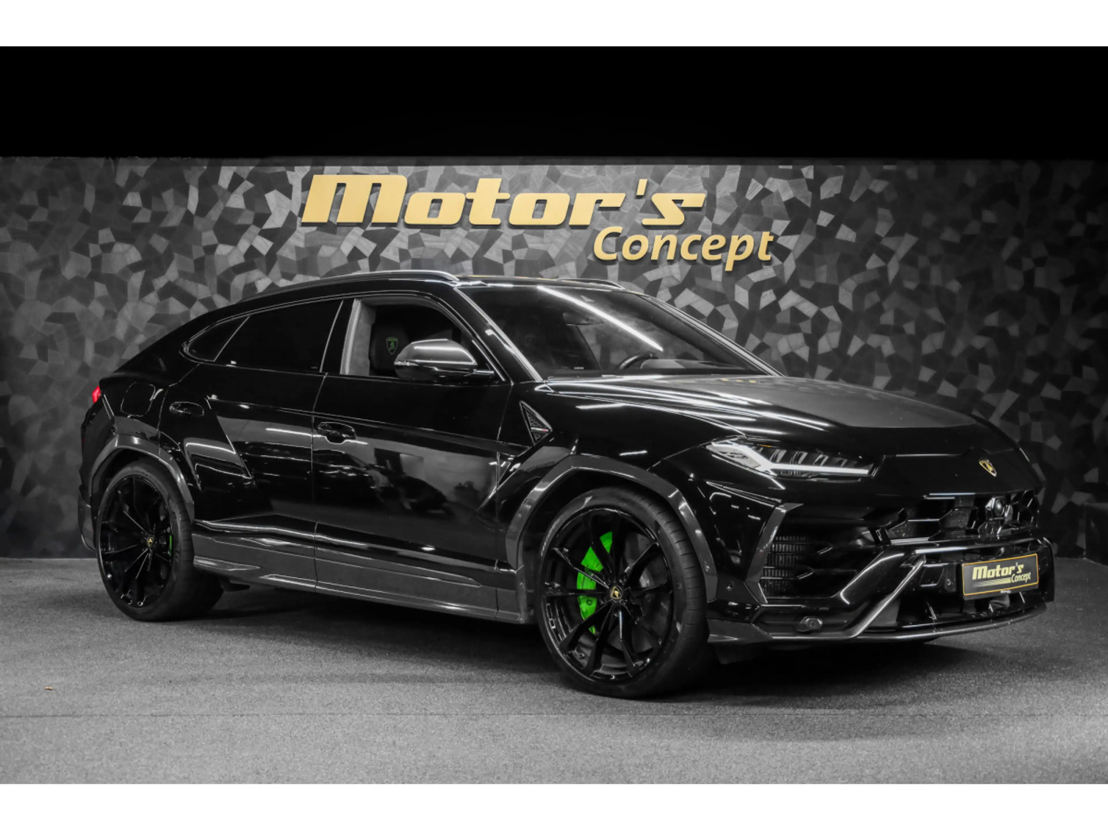 Lamborghini Urus V8 - NERO HELENE - AKRAPOVIC — photo 6