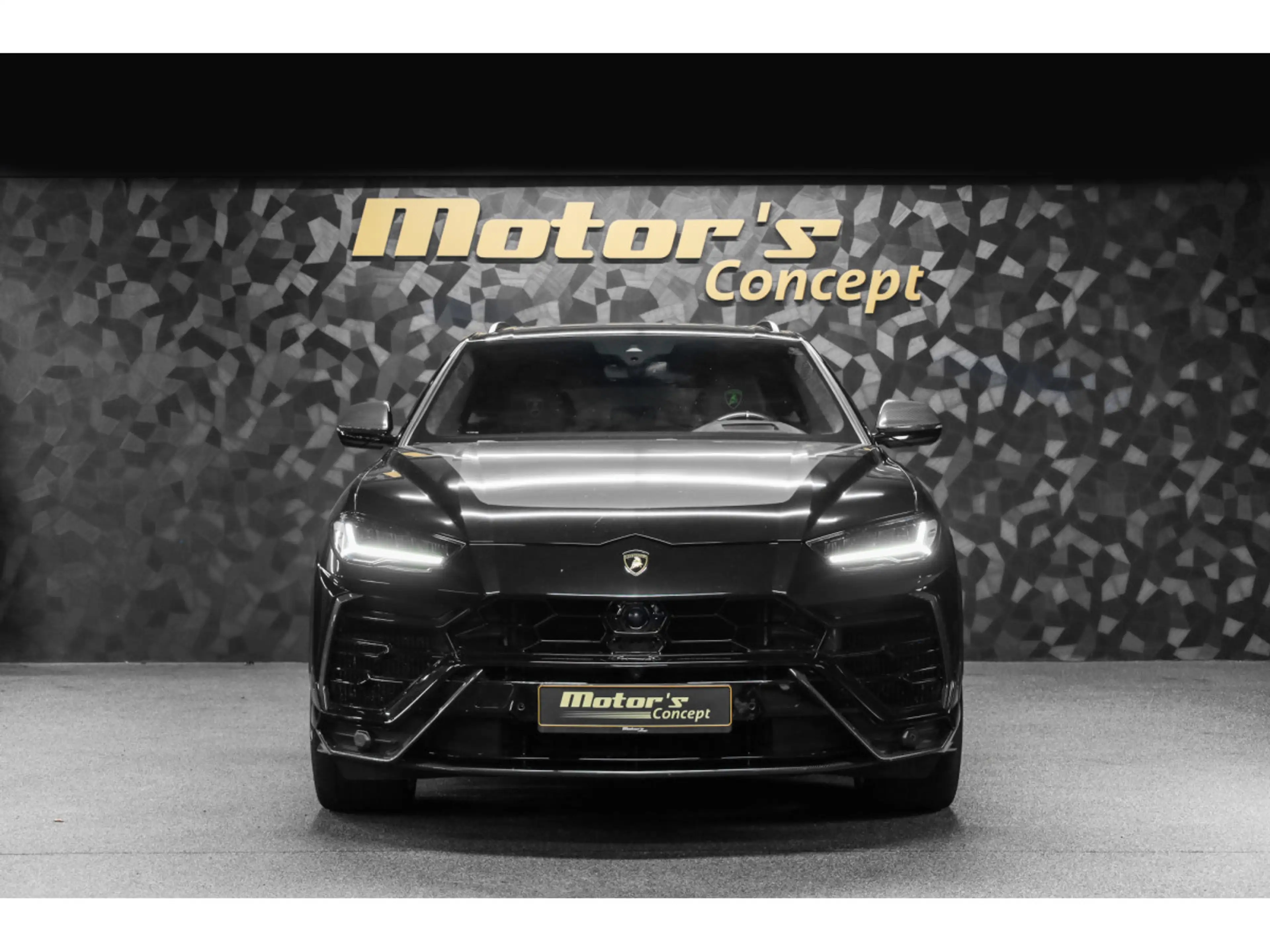 Lamborghini Urus V8 - NERO HELENE - AKRAPOVIC — photo 4