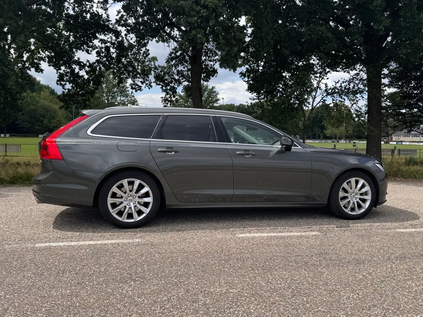 Volvo V90 2.0 T6 AWD 310 pk benzine Grijs - 2