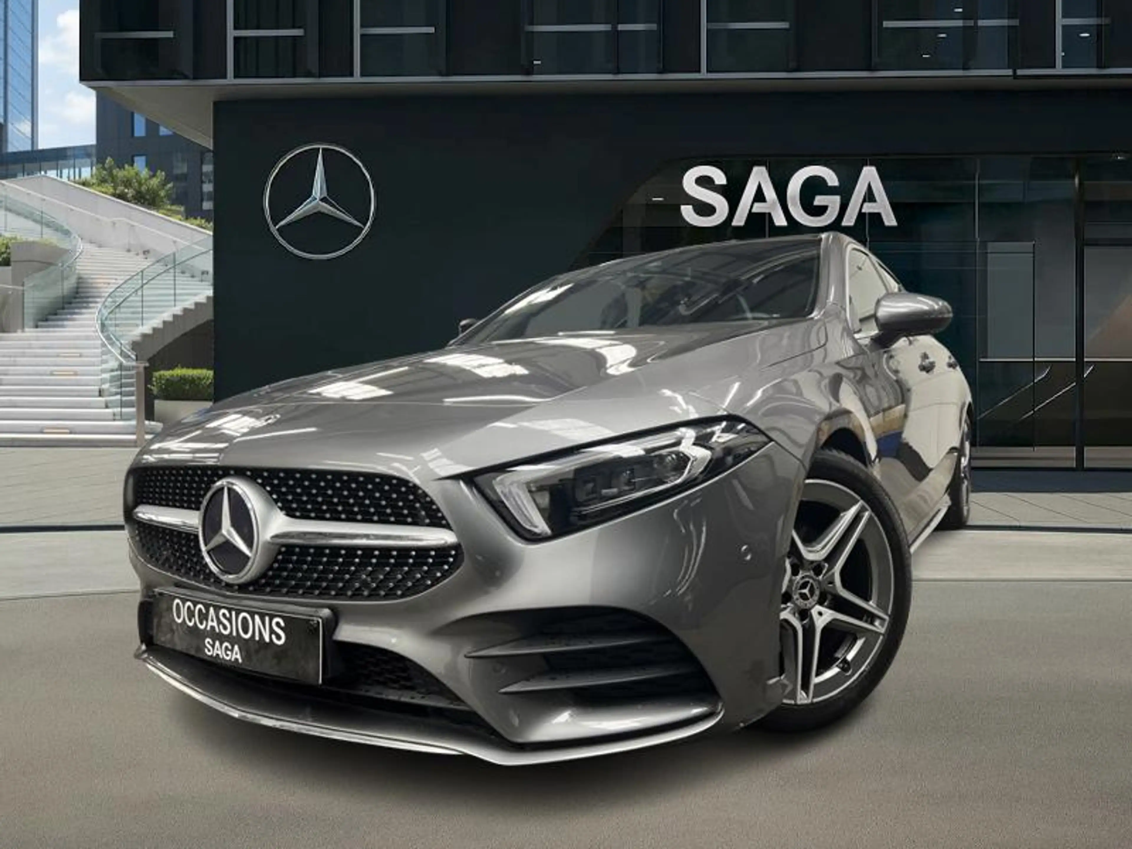 Mercedes-Benz A 200 AMG Line Pano Burmester