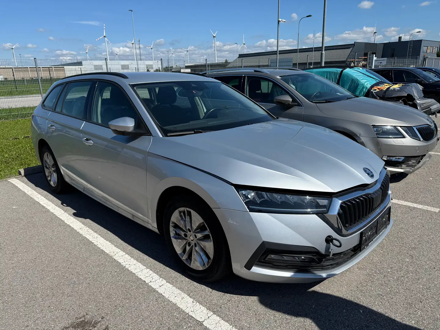 Skoda Octavia Kombi 2,0 TDI 4x4 Ambition DSG ID:25 Silber - 1