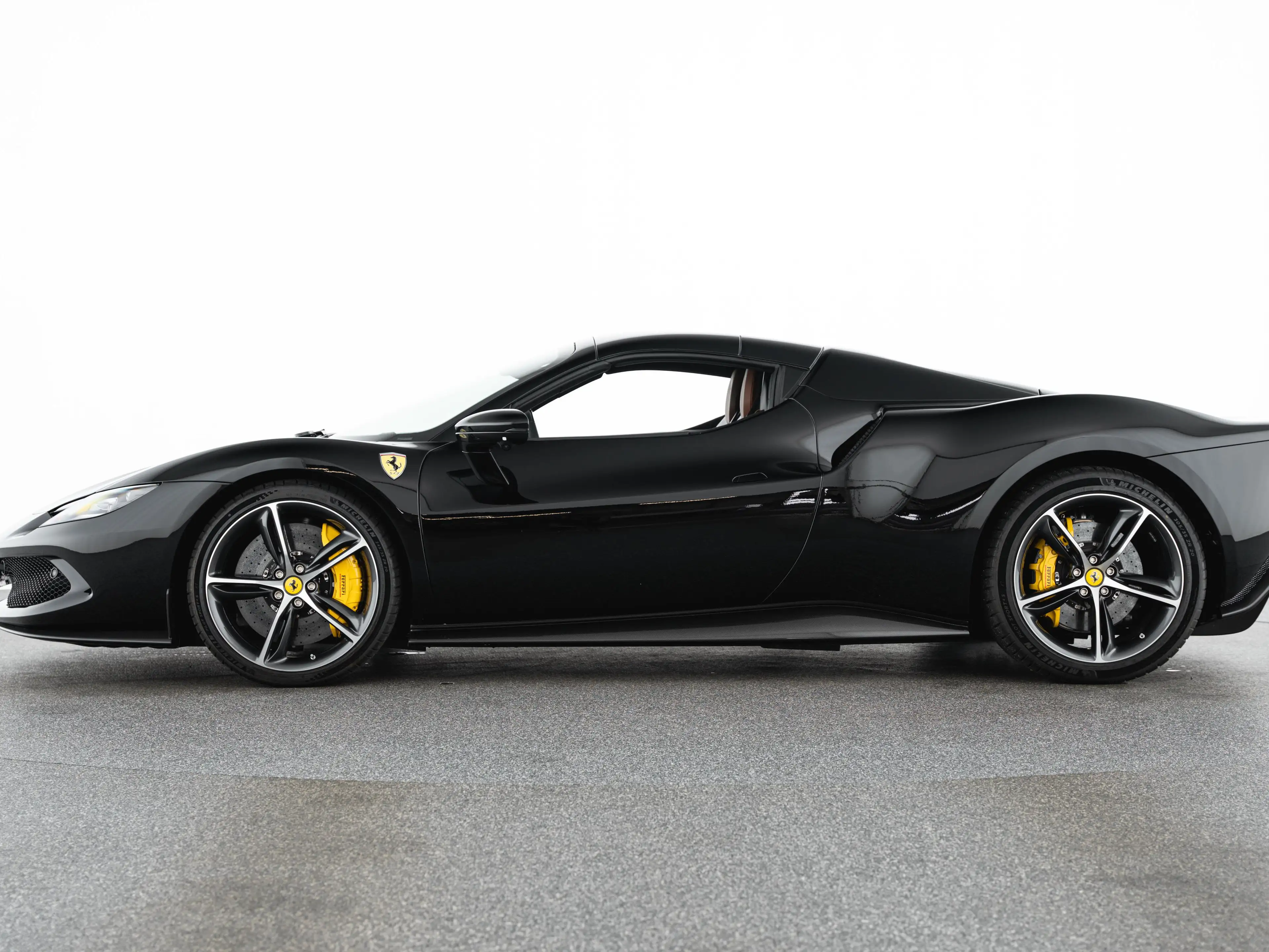 Ferrari 296 GTS Roadster PHEV F1 DCT — photo 8