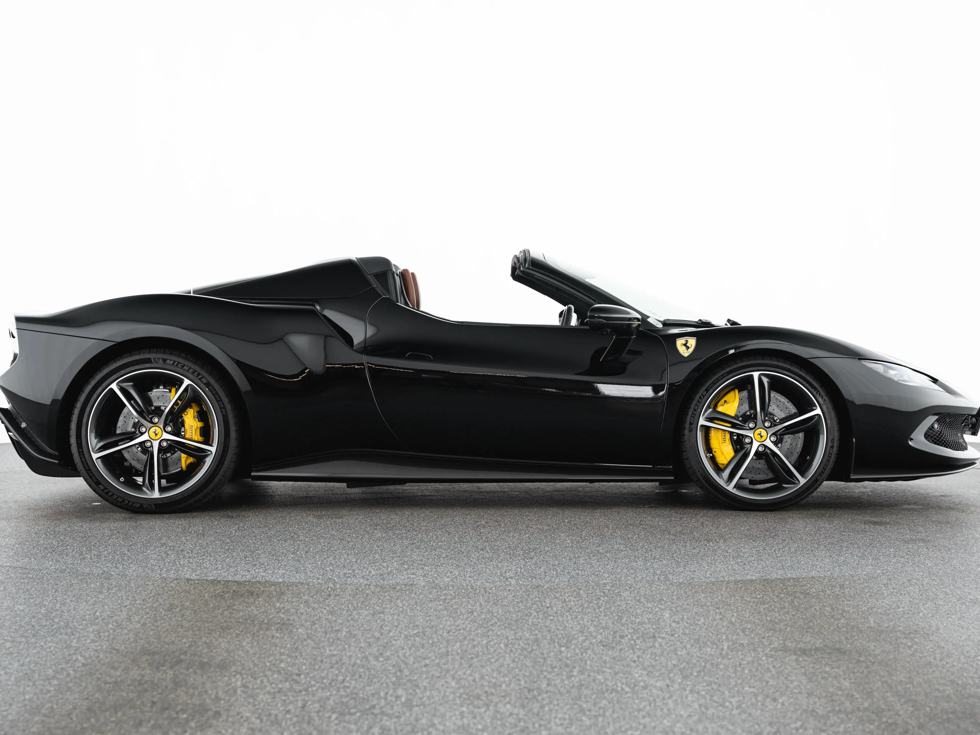 Ferrari 296 GTS Roadster PHEV F1 DCT — photo 4