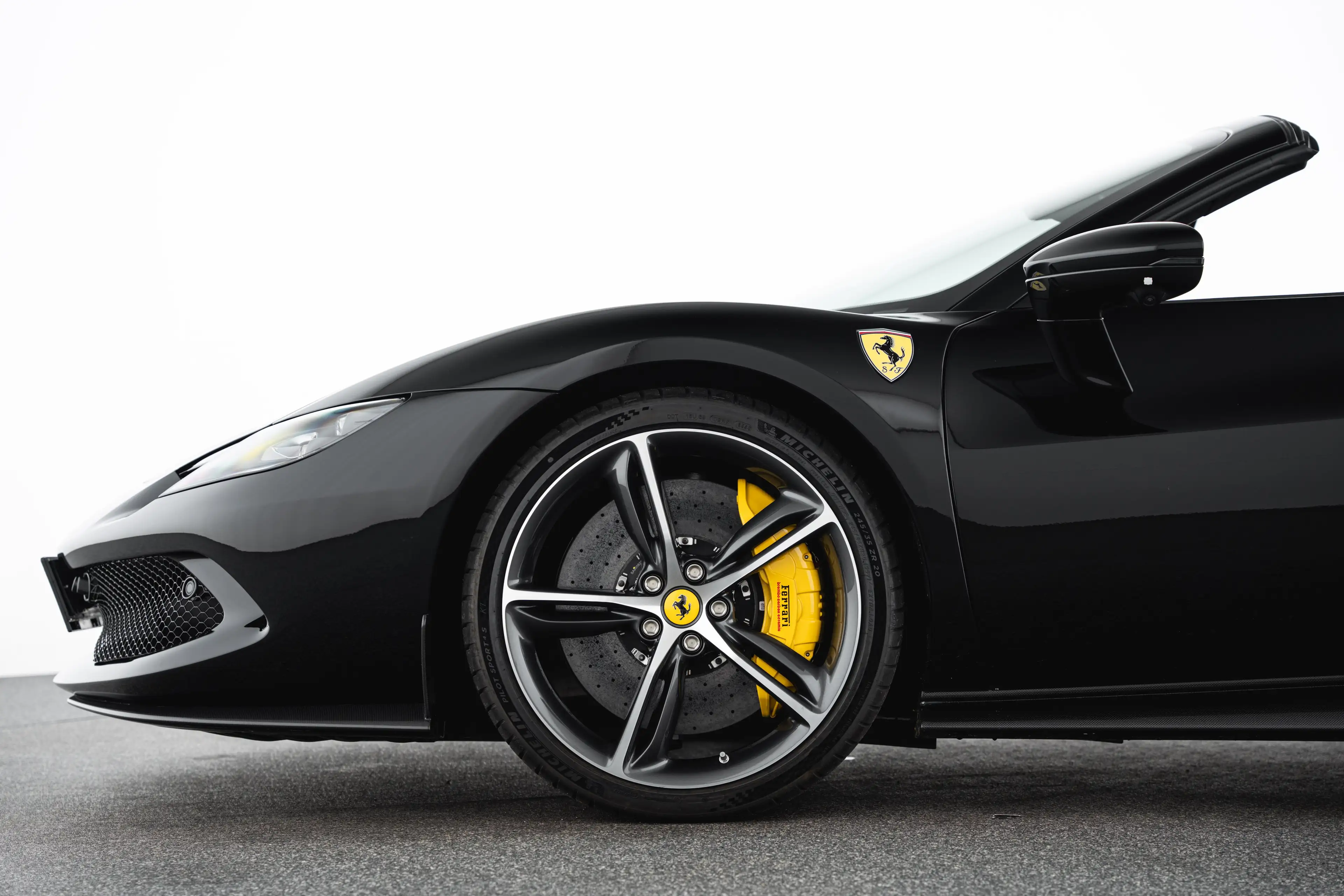 Ferrari 296 GTS Roadster PHEV F1 DCT — photo 9