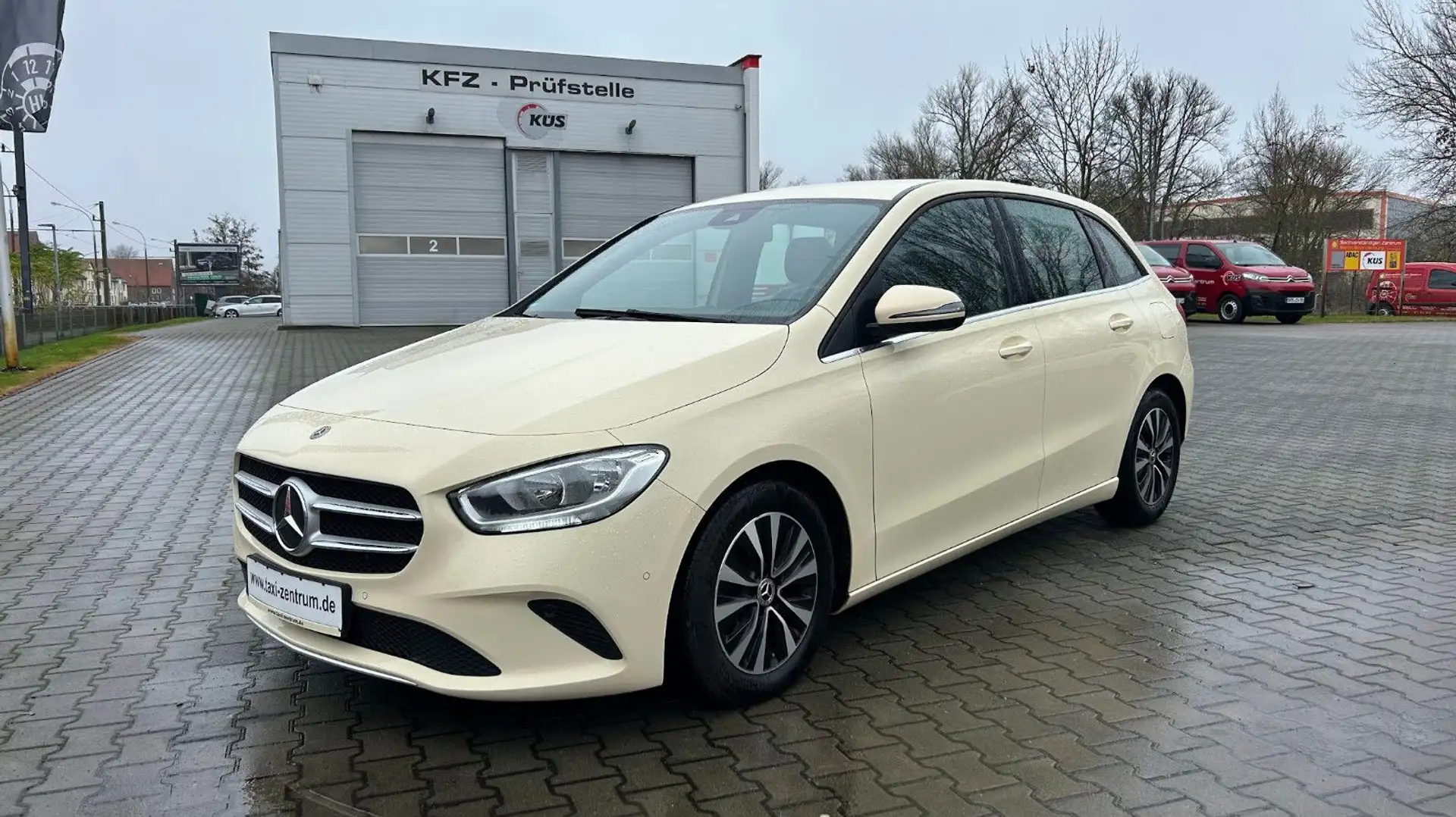 Mercedes-Benz B 180 d DAS TAXI Klimaautomatik ABS ESP LED Beige - 1