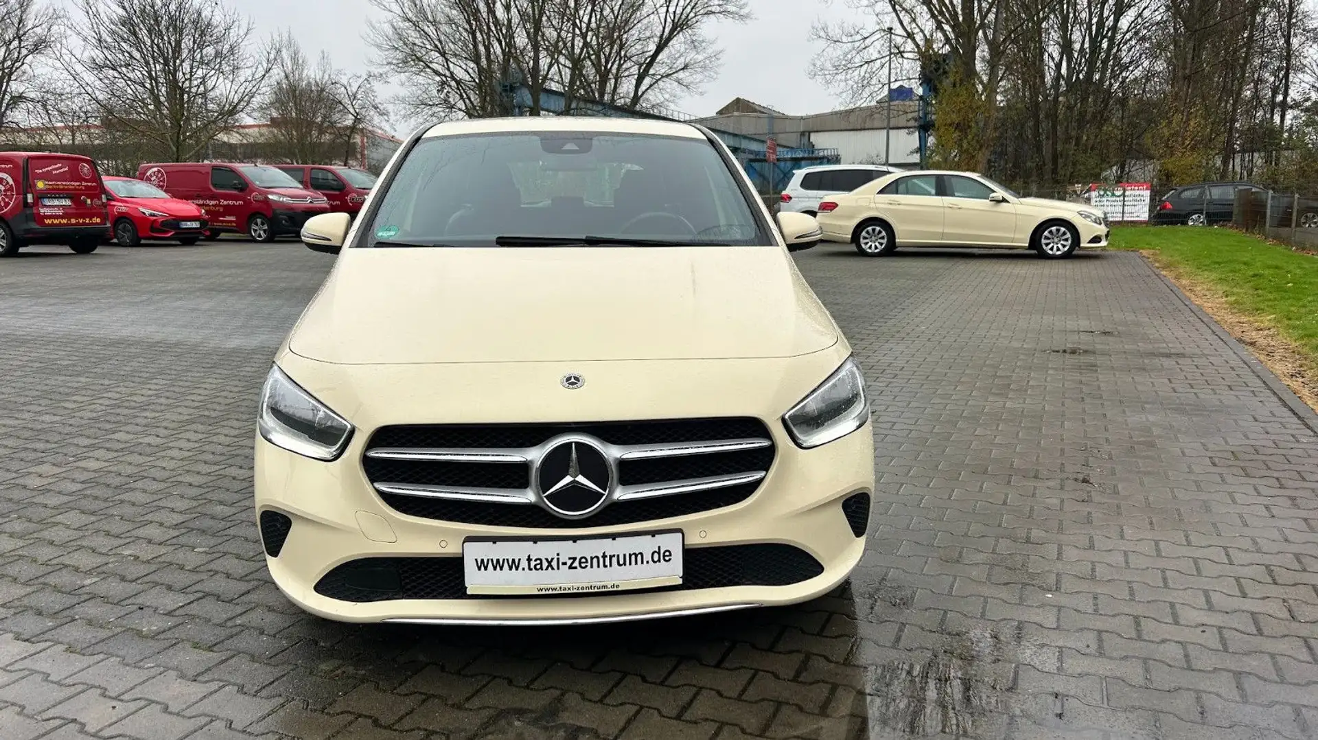 Mercedes-Benz B 180 d DAS TAXI Klimaautomatik ABS ESP LED Beige - 2