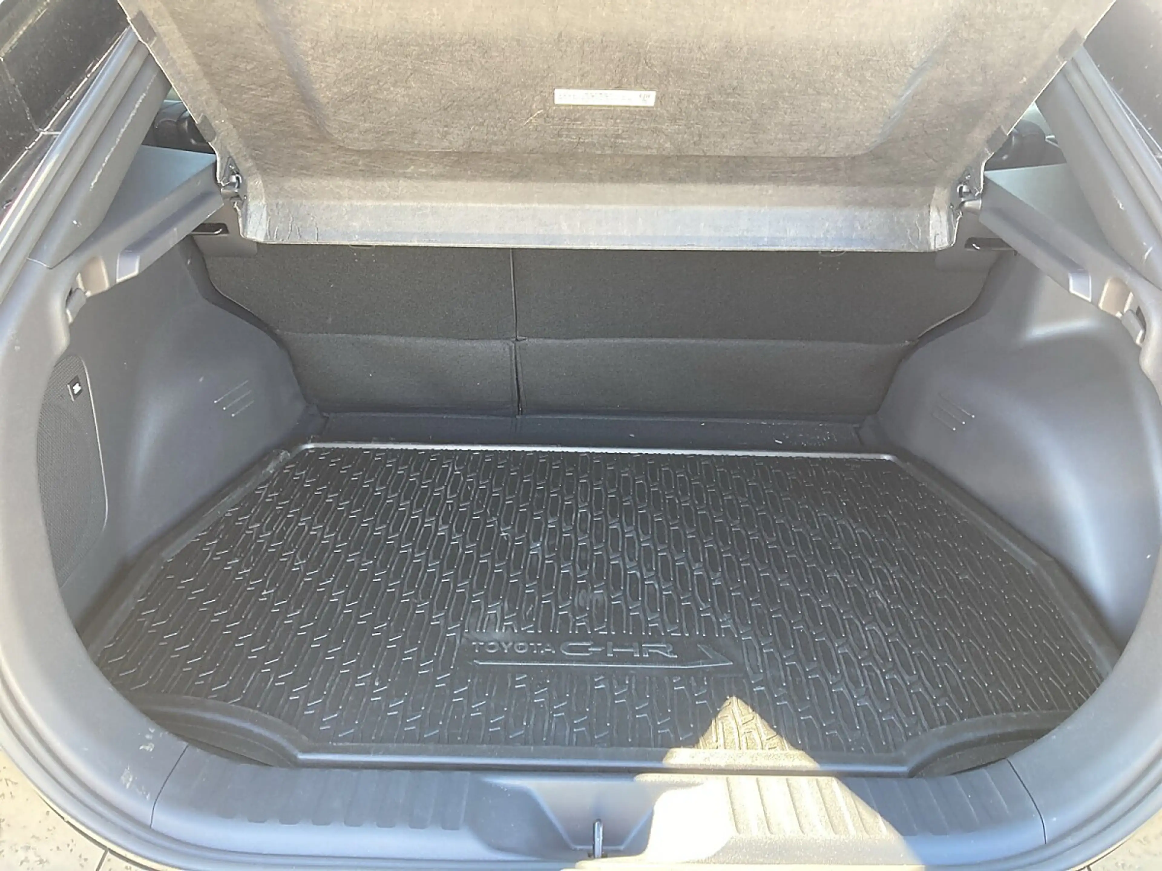 Toyota C-HR+ Elektro 77kWh AWD Lounge + Metallic + Sky & Sou... — photo 13