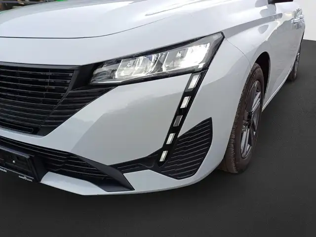 Peugeot 308 view 9
