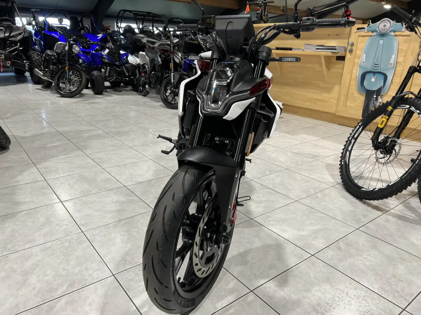 Malaguti Drakon 125 ABS Bílá - 2