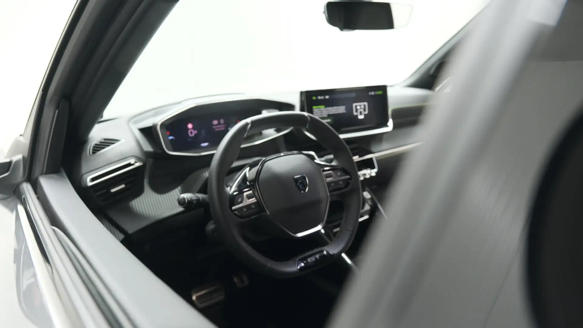 Peugeot 2008 PureTech 130 EAT8 GT | 360 Camera | Adaptieve Crui Gris - 2