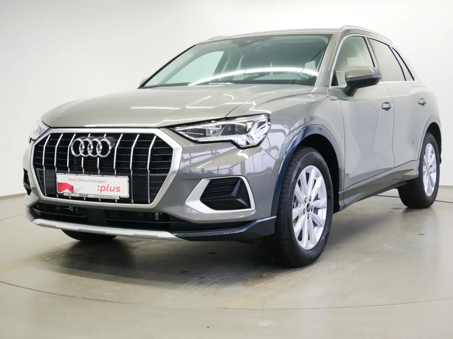 Audi Q3 35 TDI advanced S tro. LED AHK virt. Cock. Grau - 2