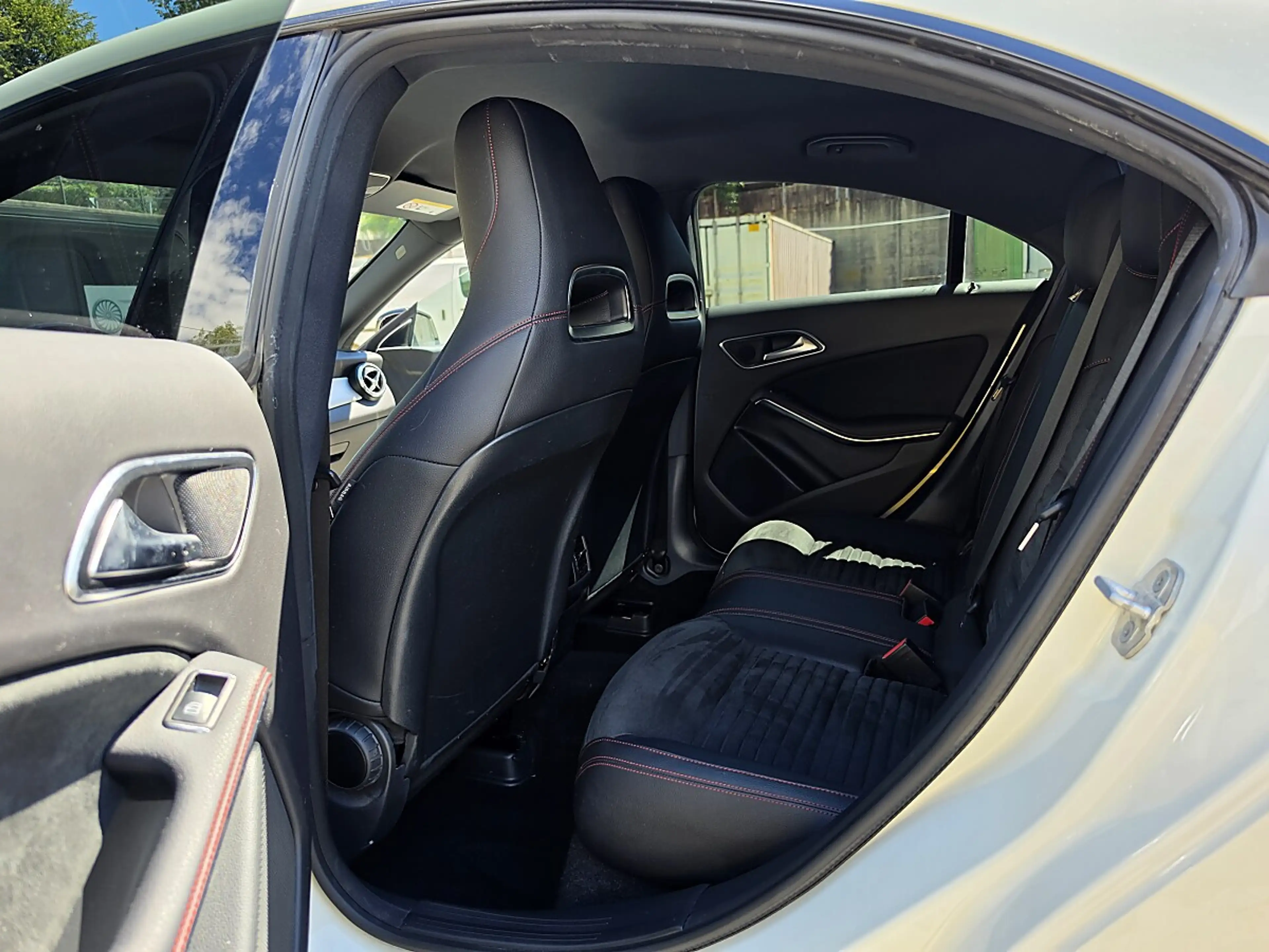 Mercedes-Benz CLA 220 CDI AMG Line — photo 11