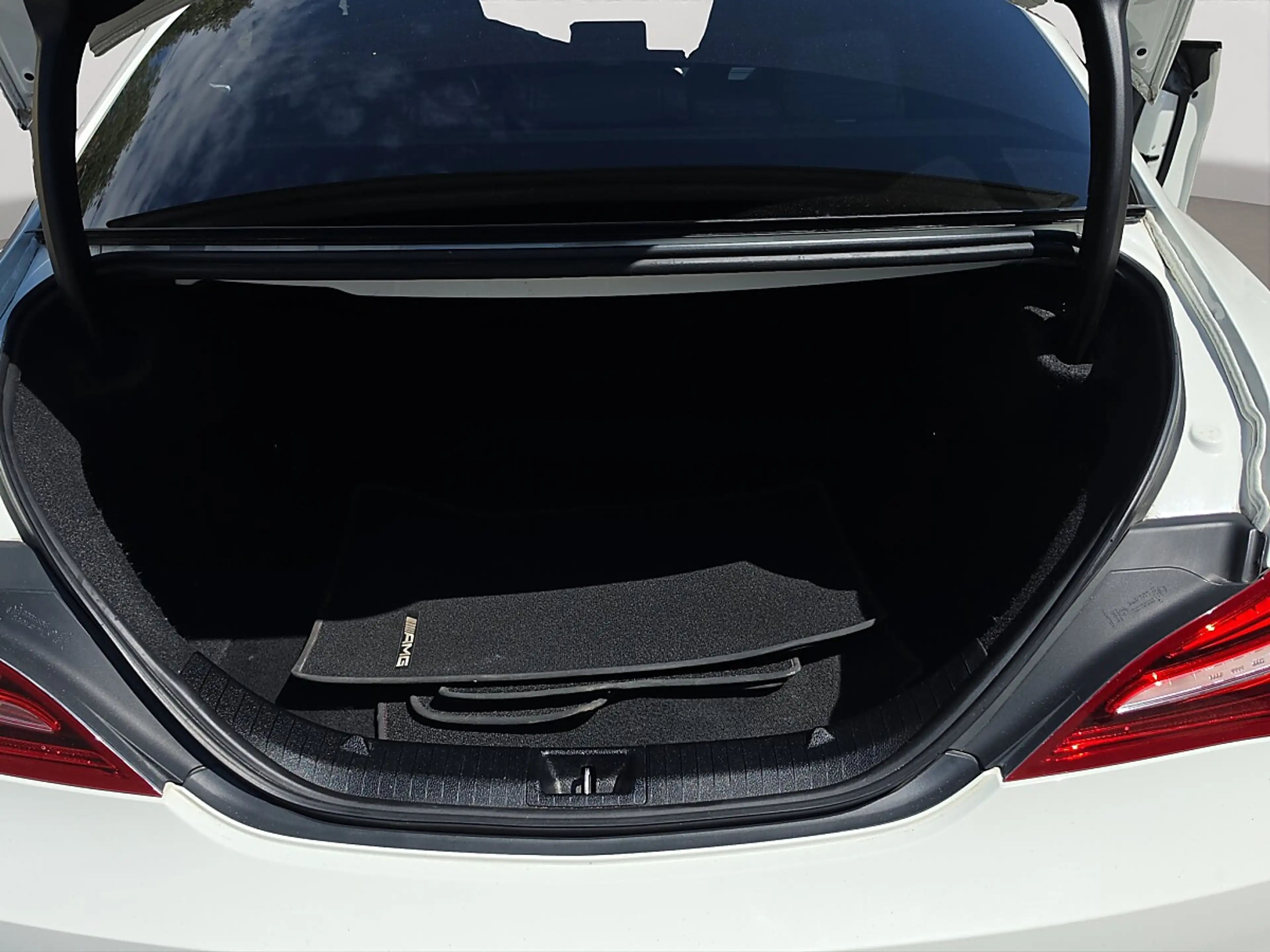 Mercedes-Benz CLA 220 CDI AMG Line — photo 9