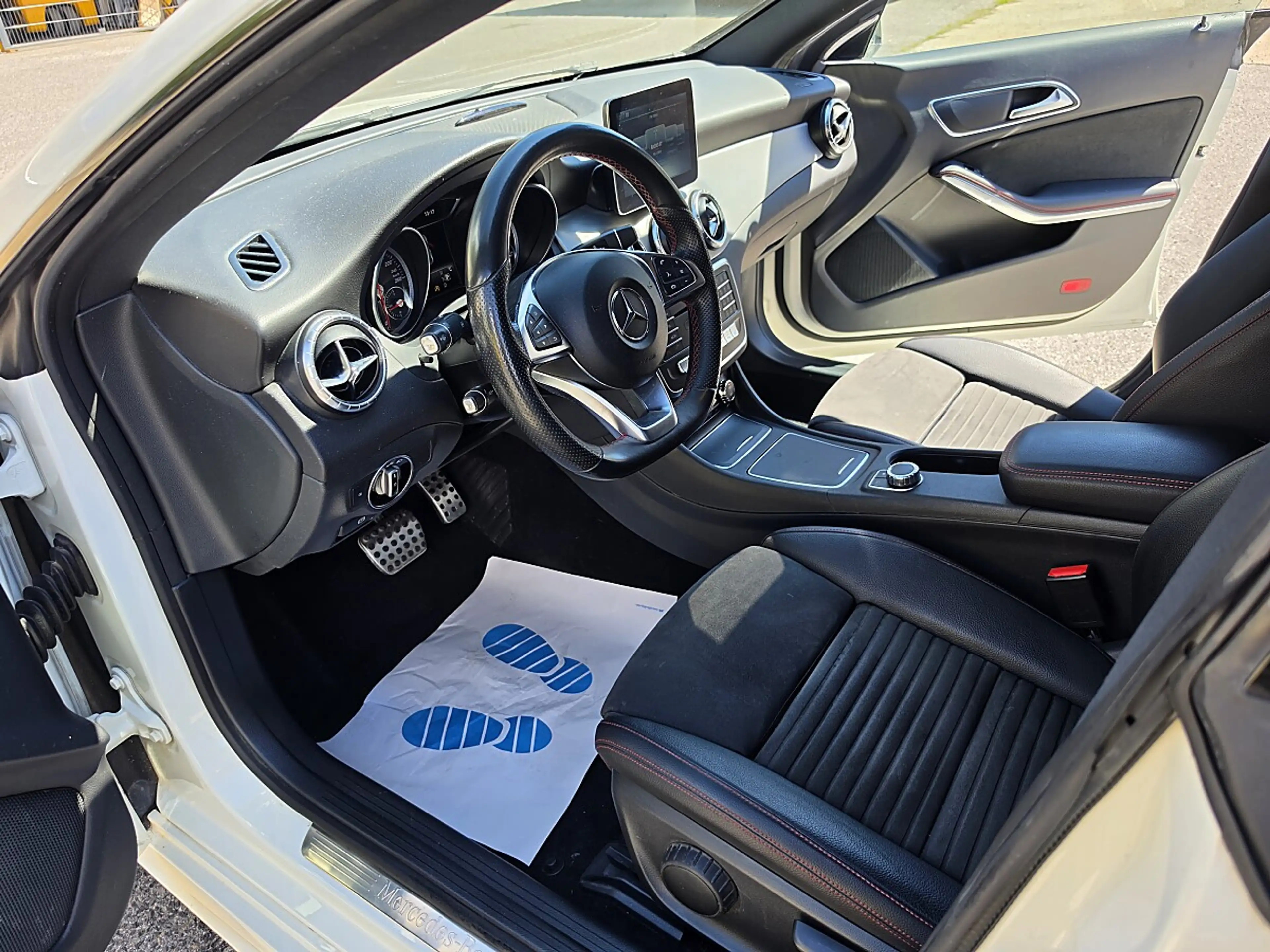 Mercedes-Benz CLA 220 CDI AMG Line — photo 13