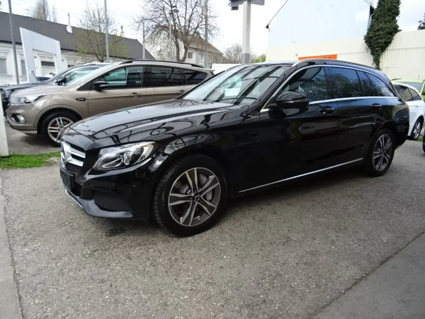 Mercedes-Benz C 350 e PHEV Avantgarde Aut. Schwarz - 2