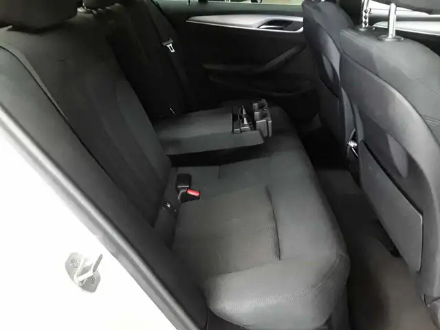 BMW 5 Series view 14