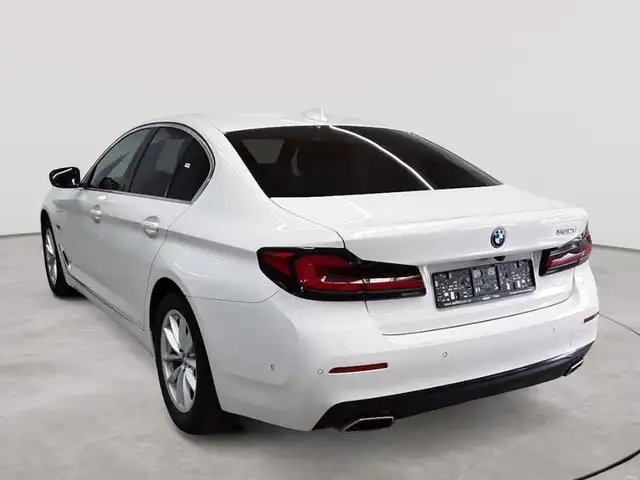 BMW 5 Series view 5