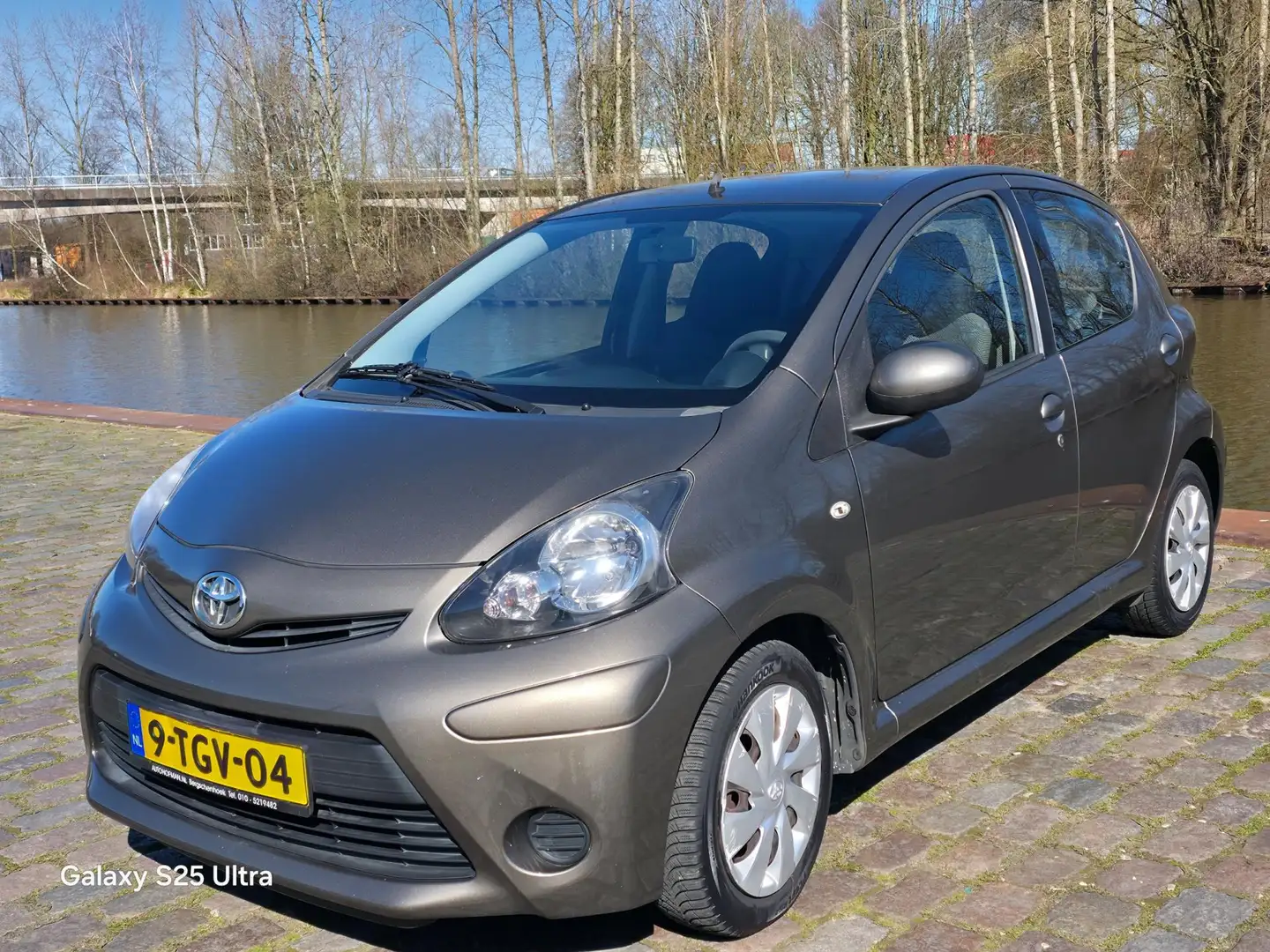 Toyota Aygo 1.0 VVT-i Comfort airco elektrische ramen cv op af Bruin - 2