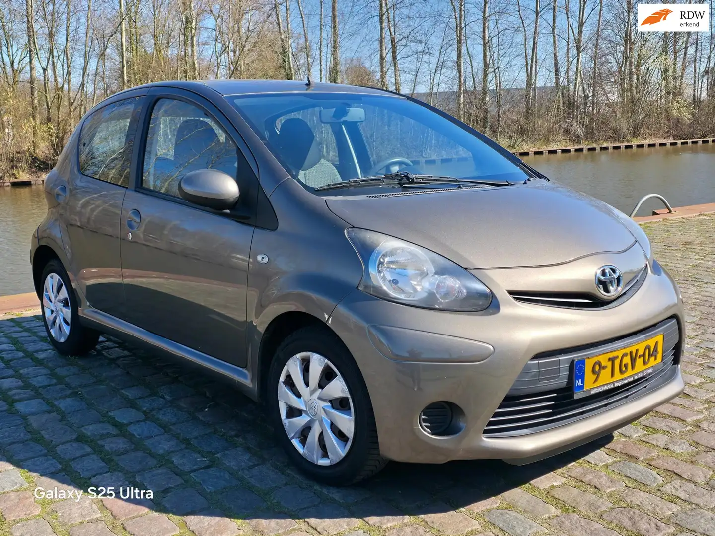 Toyota Aygo 1.0 VVT-i Comfort airco elektrische ramen cv op af Bruin - 1