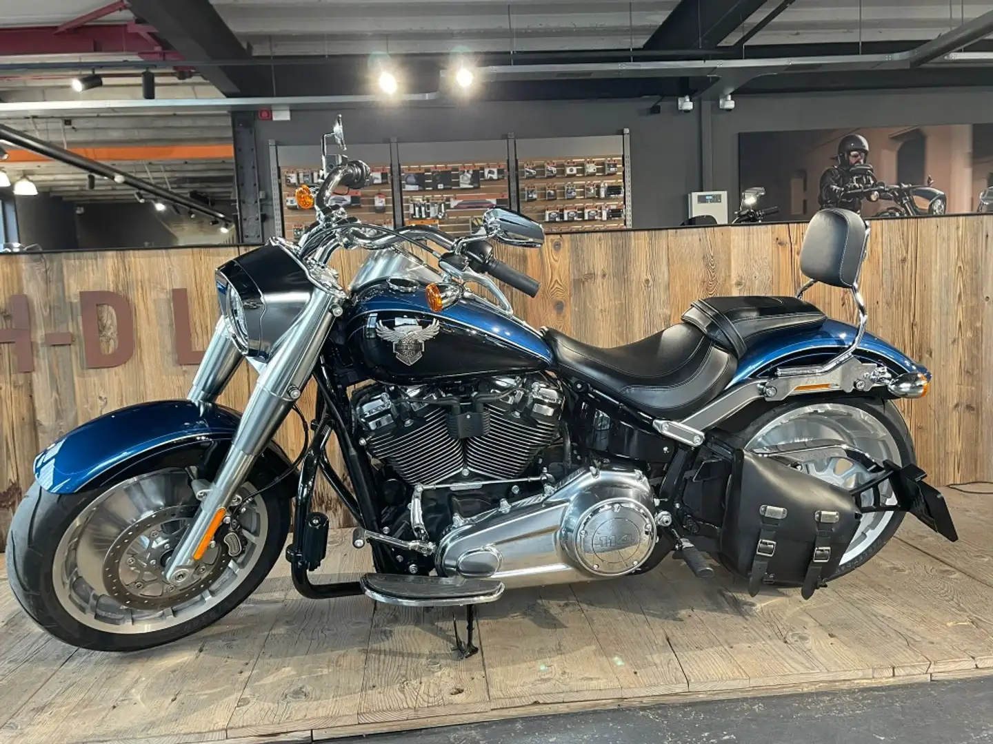 Harley-Davidson Fat Boy 114 SOFTAIL Bleu - 2
