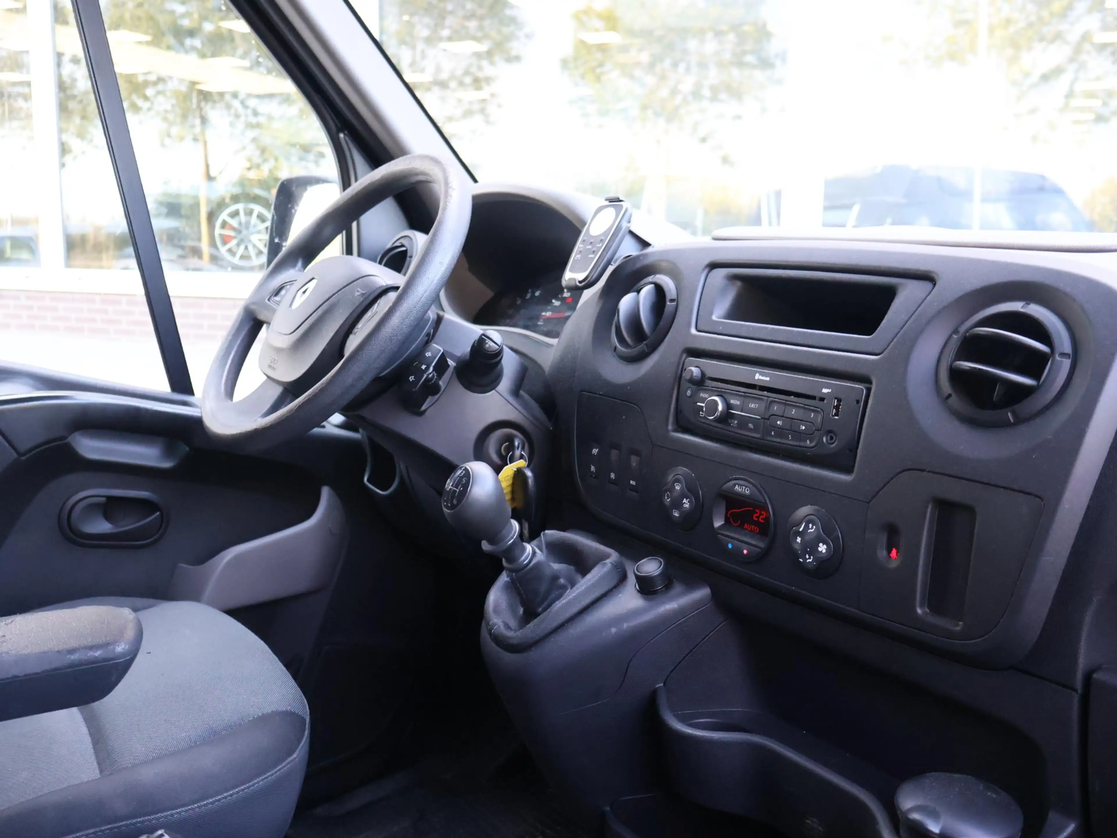 Renault Master T35 2.3 DCI 165 PK L2H2 *MARGE* + TREKHAAK | NAVIG — photo 3