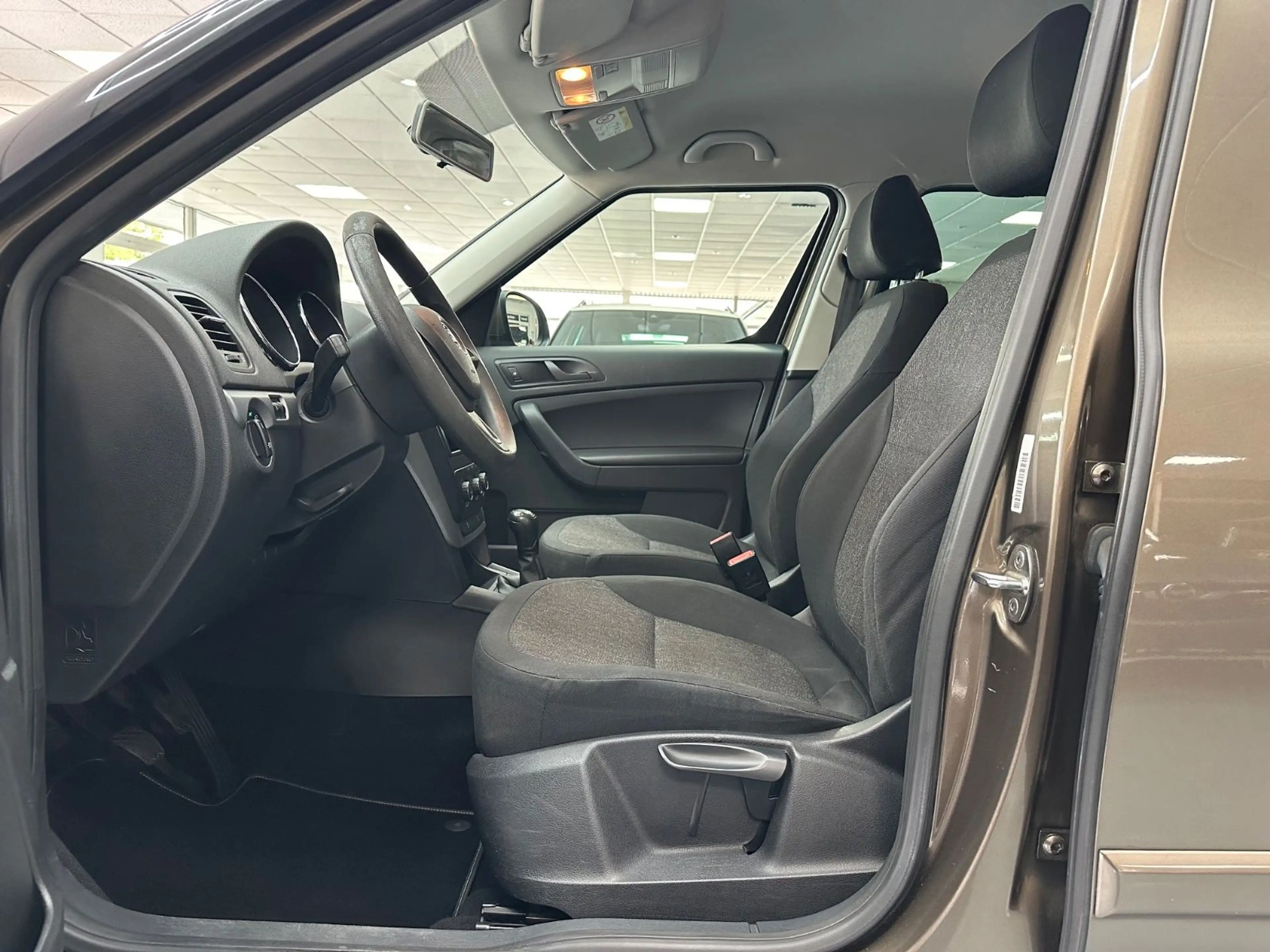 Skoda Yeti Active*Steuerkette Neu*Tüv Neu* Service Neu — photo 12