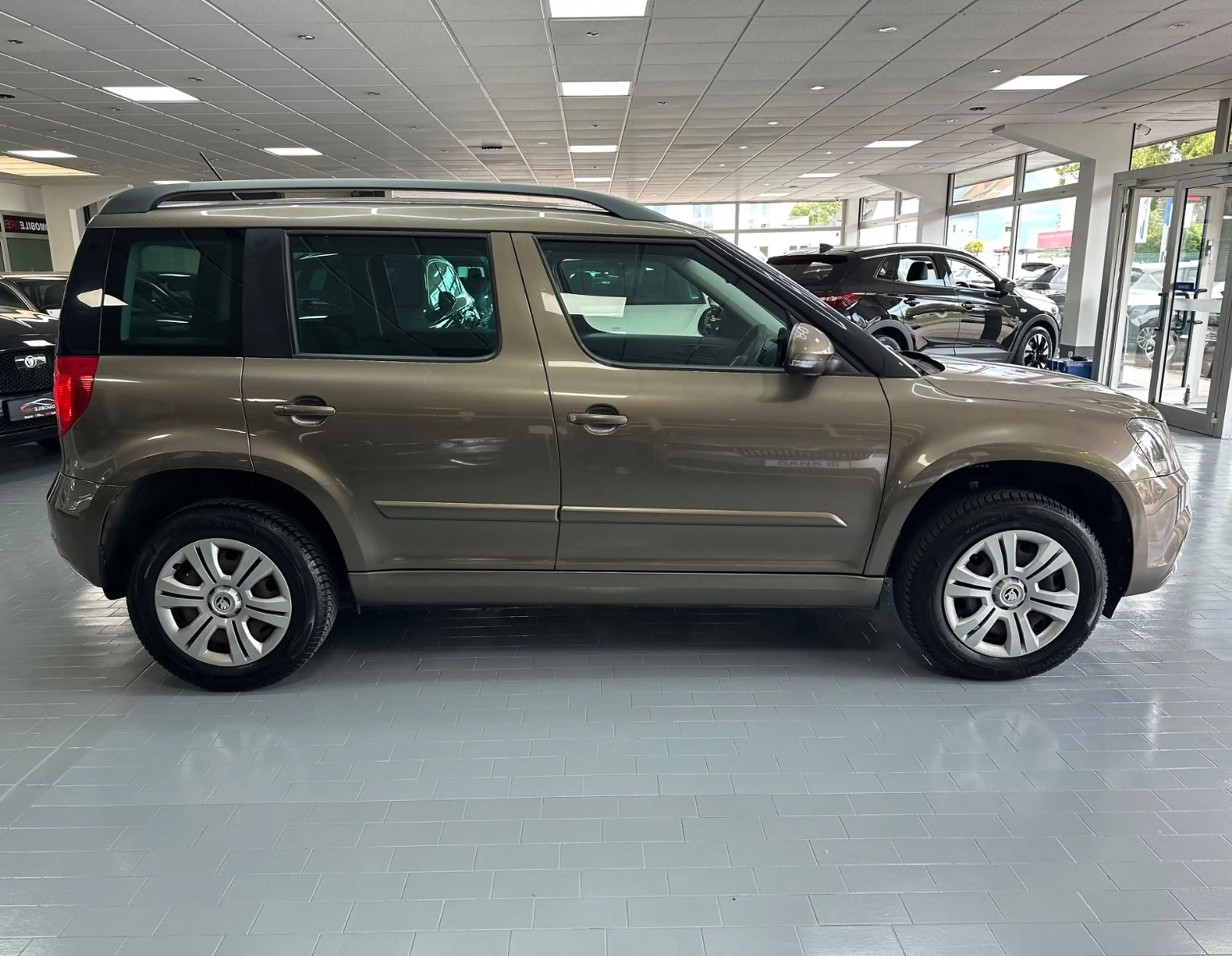 Skoda Yeti Active*Steuerkette Neu*Tüv Neu* Service Neu — photo 4