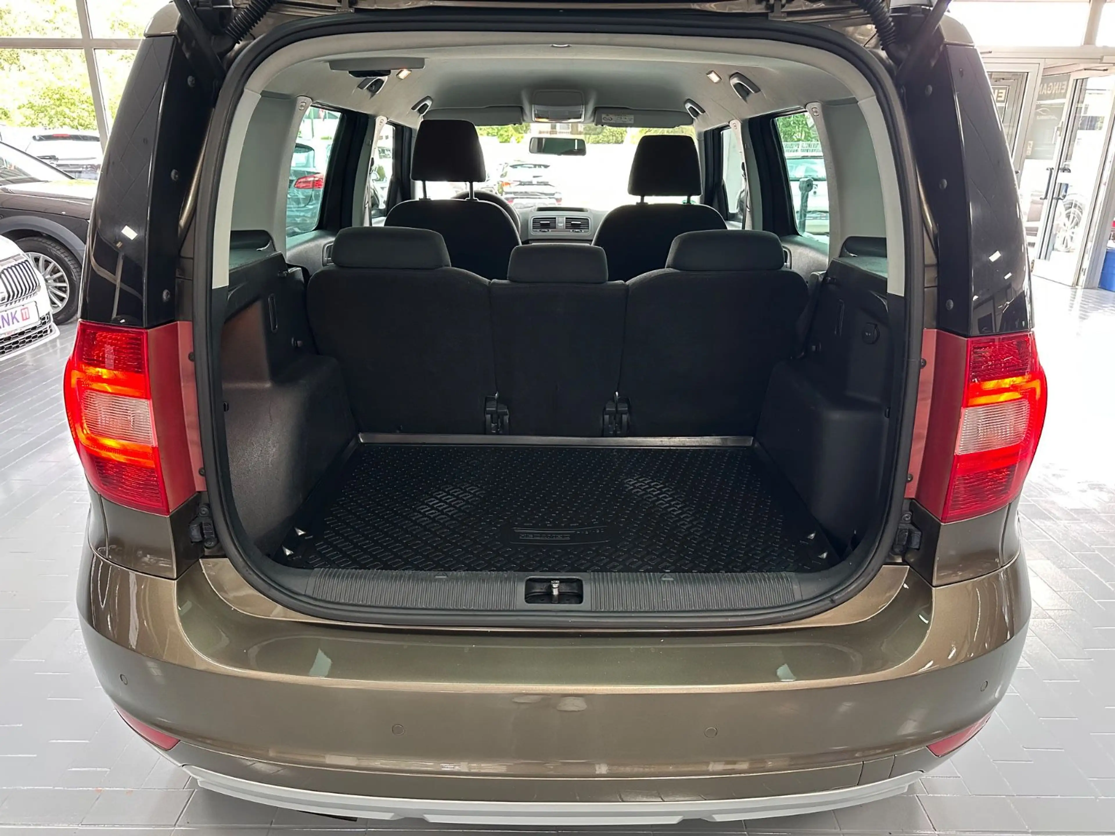 Skoda Yeti Active*Steuerkette Neu*Tüv Neu* Service Neu — photo 11